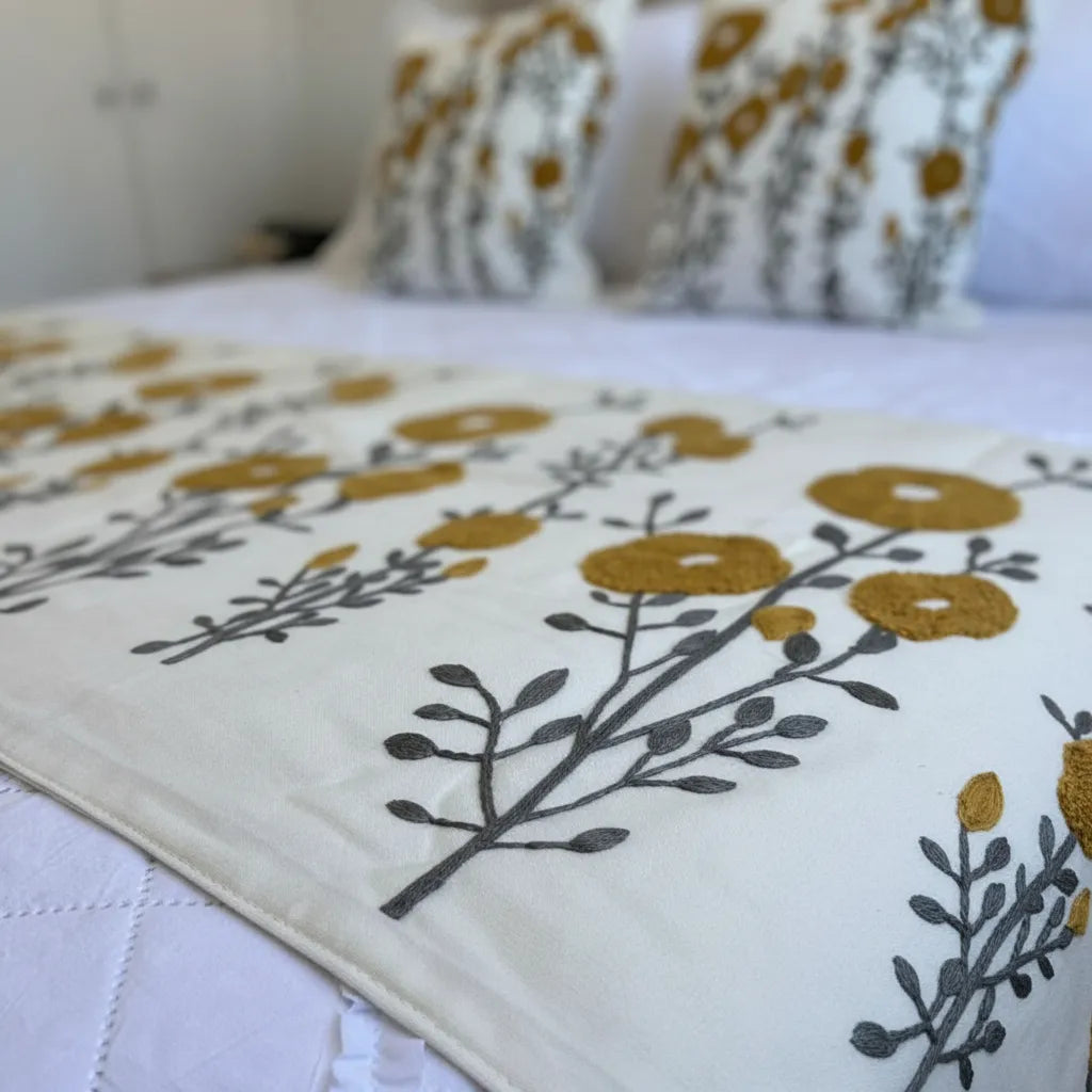 Set de pieceras bordadas, floral mostaza