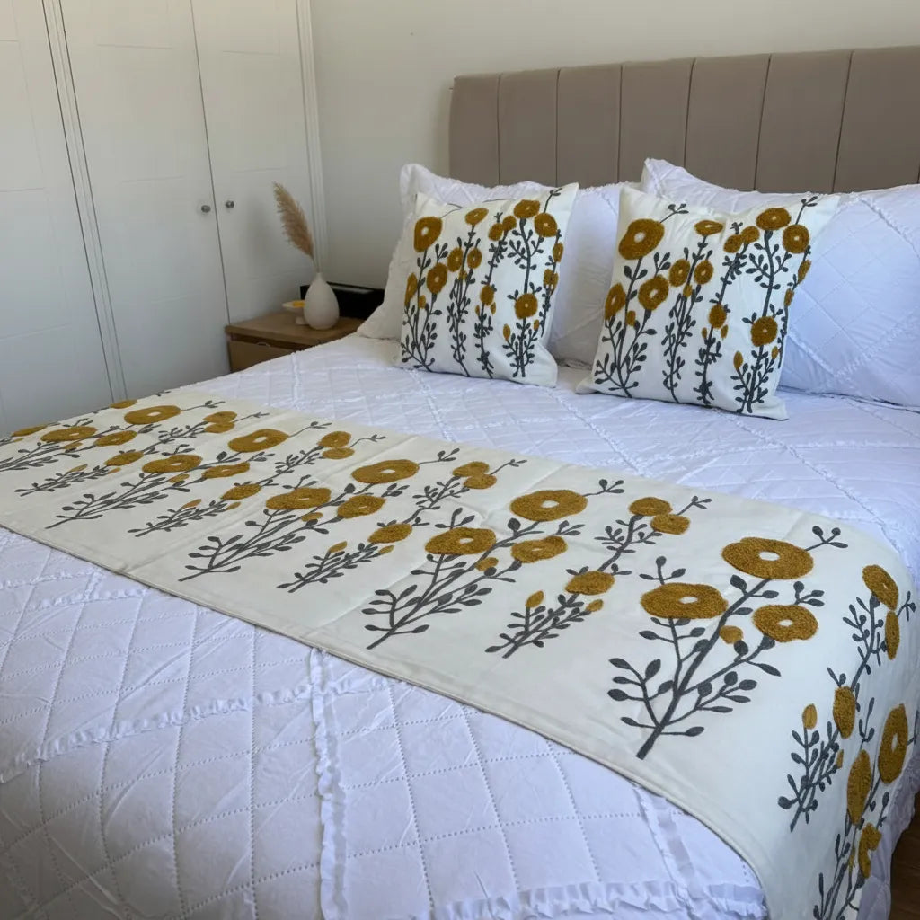 Set de pieceras bordadas, floral mostaza