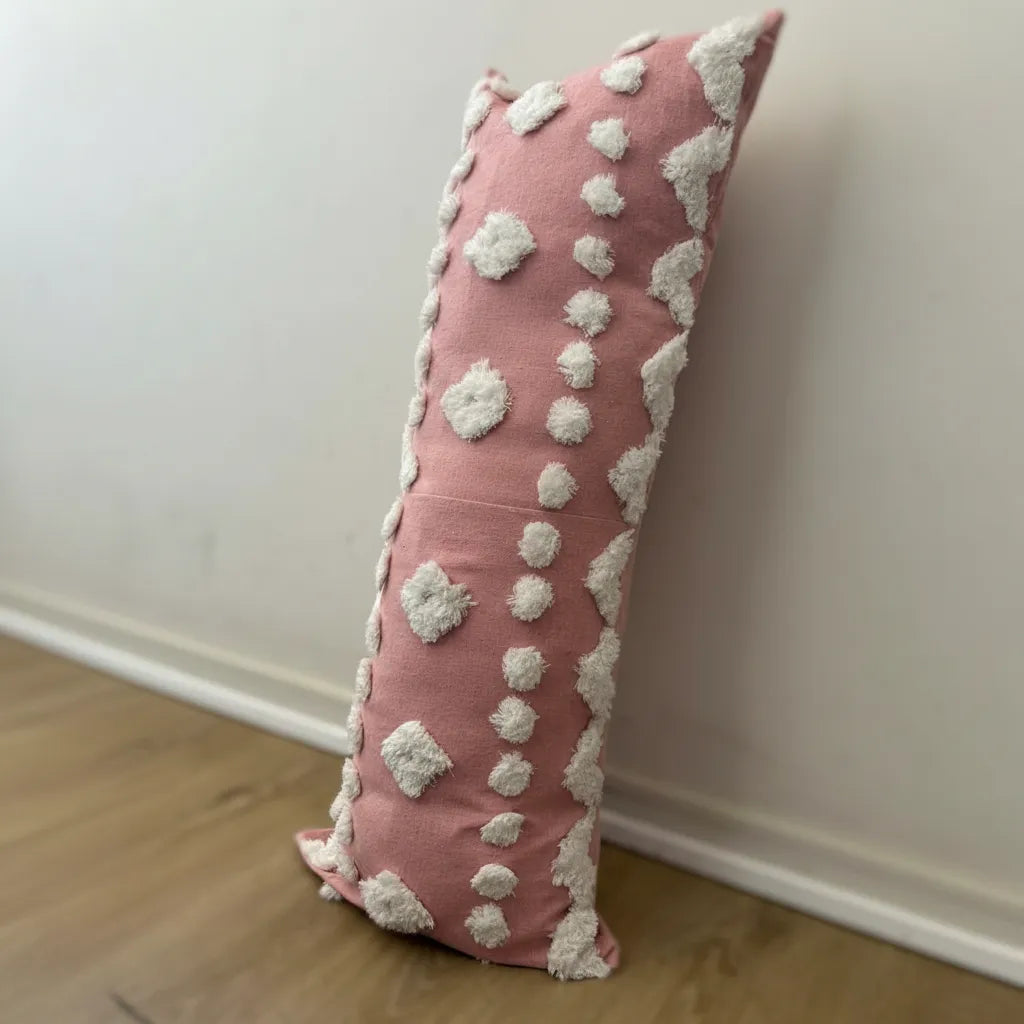 Cojín Boho Blush 35cmx90cm Rosa Pálido Relieve