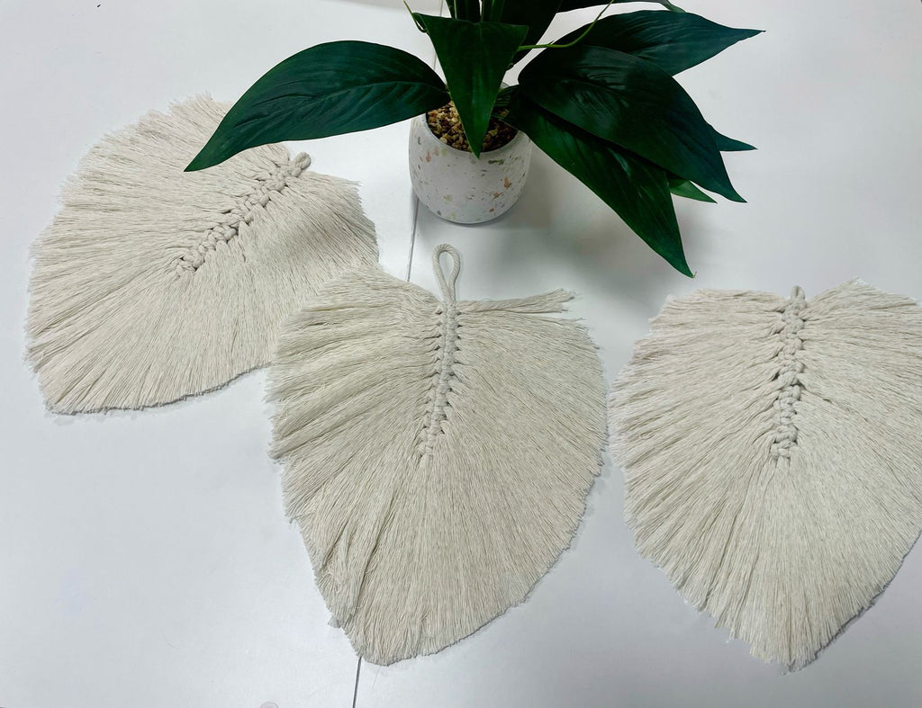 hojas realizadas en hilo macramé, trabajo artesanal