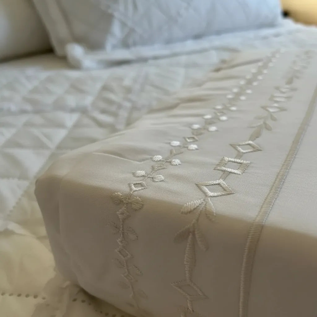 Juego De Sábanas Bordadas Super King Blanco 4 Piezas