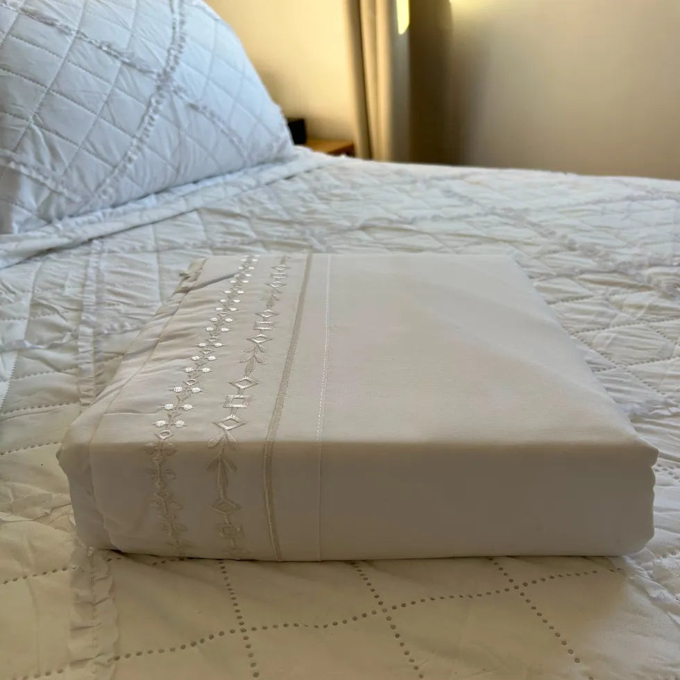 Juego De Sábanas Bordadas Super King Blanco 4 Piezas