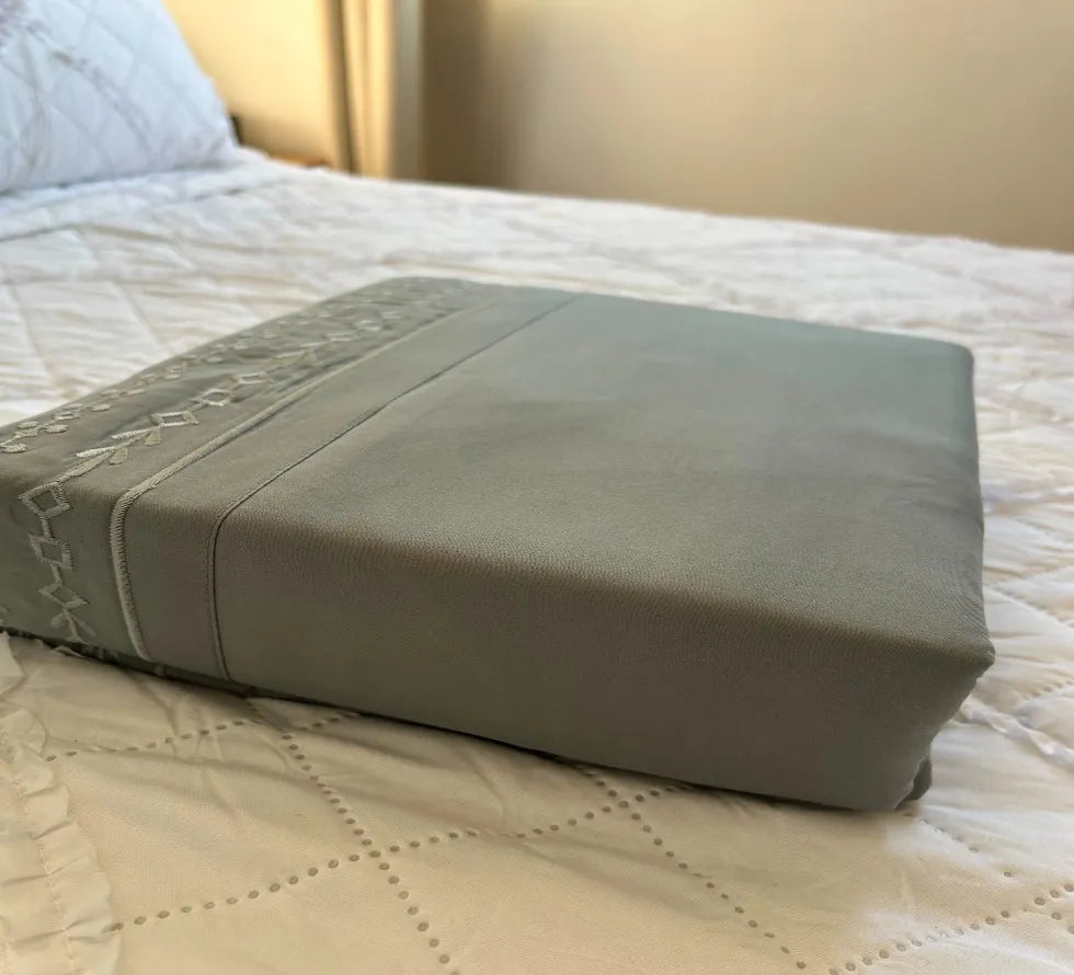 Juego De Sábanas Bordadas Super King Gris 4 Piezas
