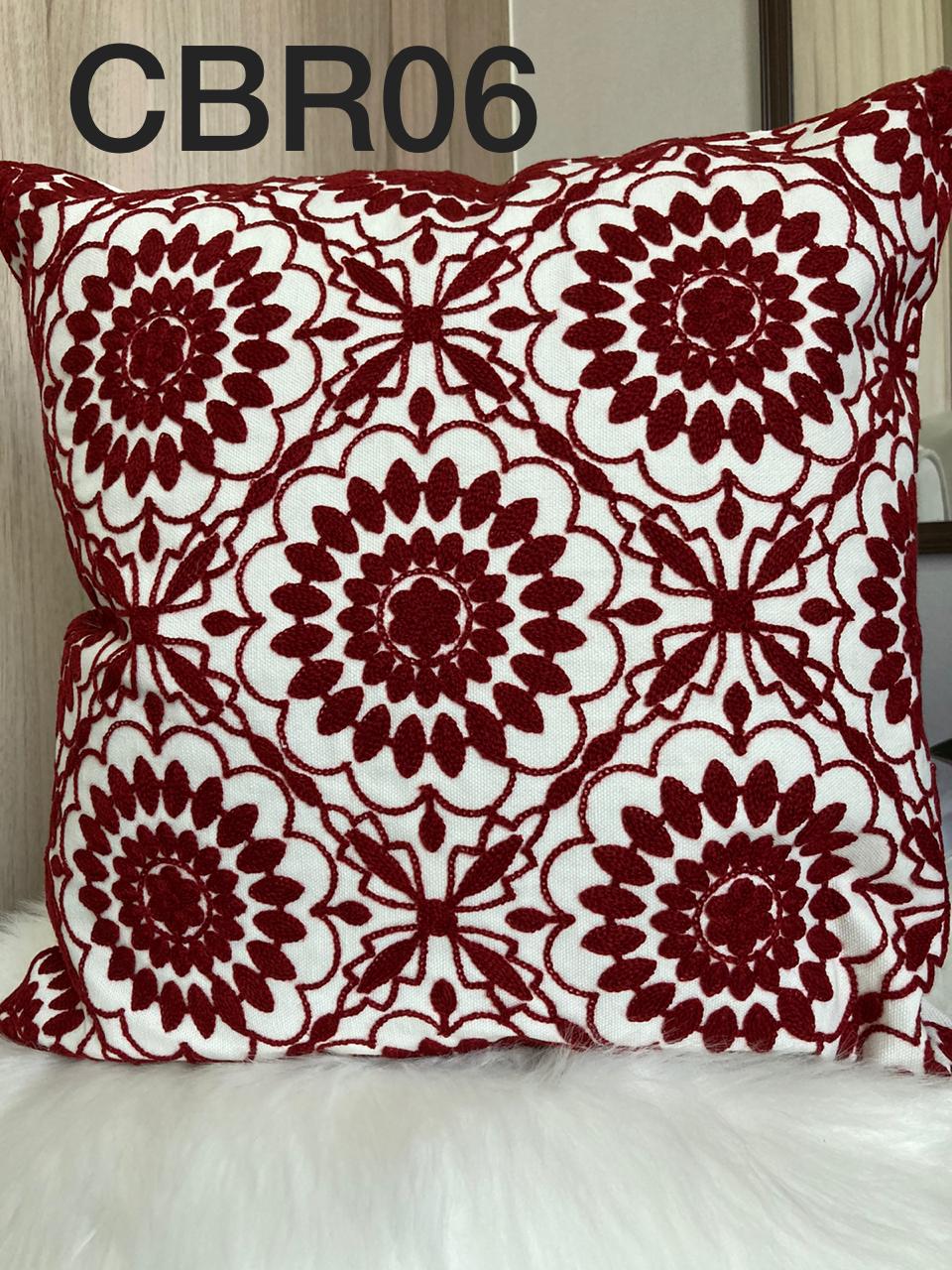 Fundas de cojines bordadas en rojo