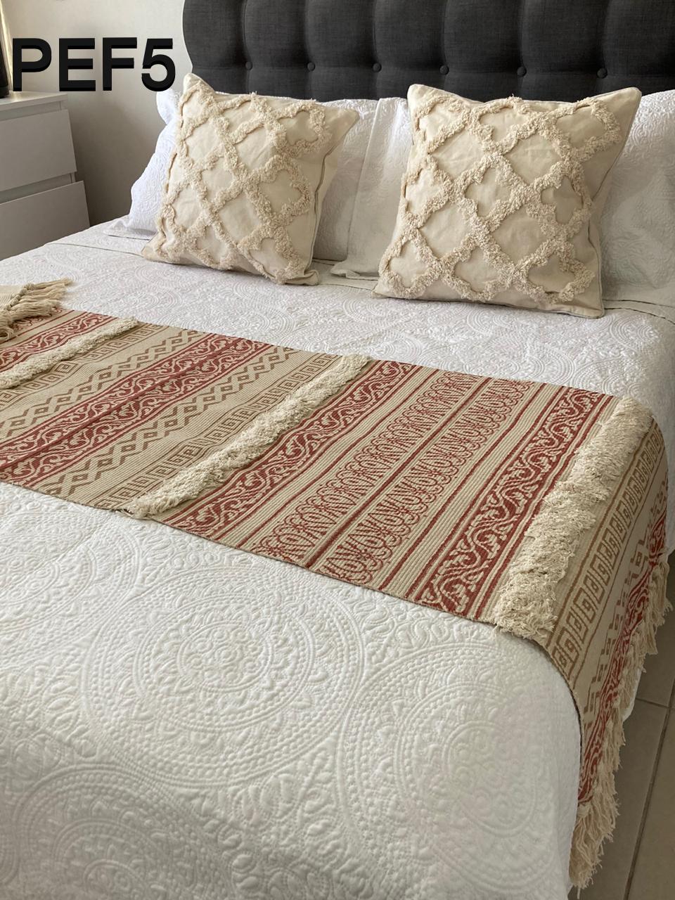 Kilim bordadas con flecos