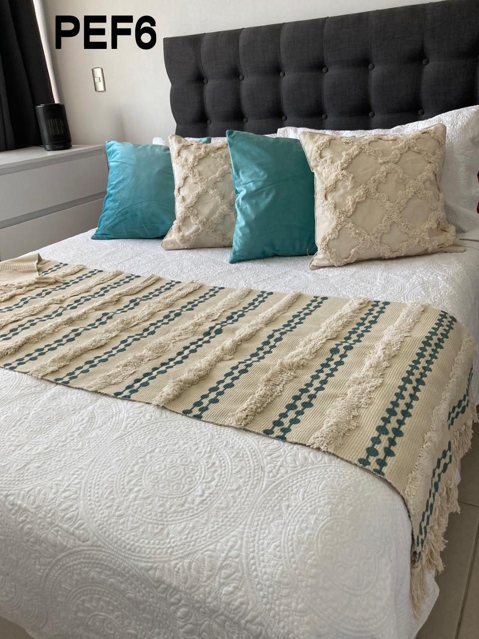 Kilim bordadas con flecos