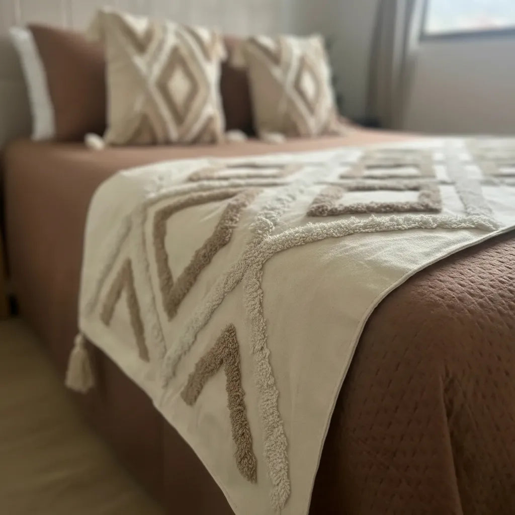 Set Piecera Boho Geométrica Sahara + 2 Fundas De Cojín