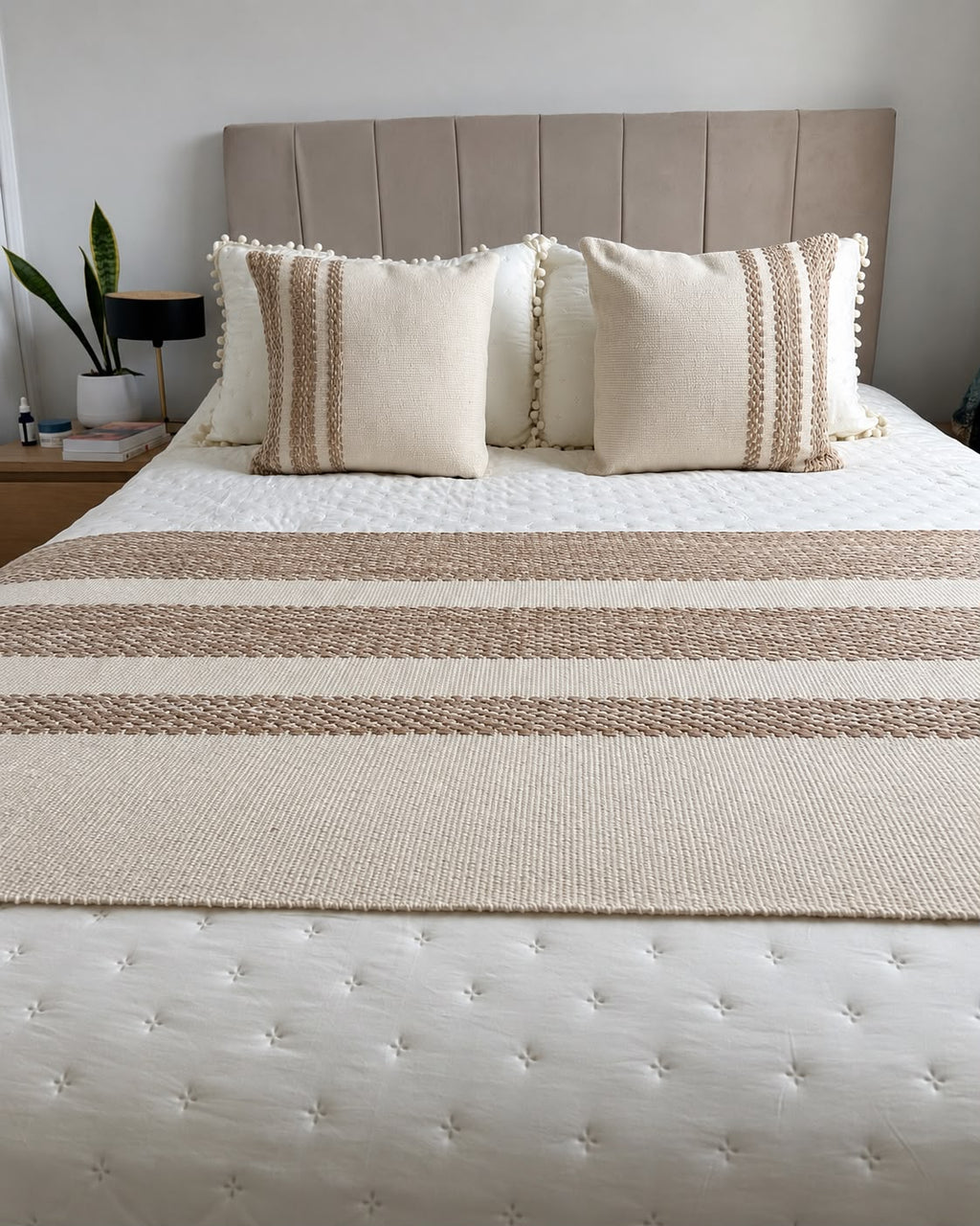 Set Piecera Líneas Arena Boho + 2 Fundas Texturizadas 45×45