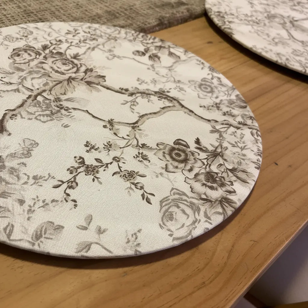 Individuales Redondos Repelentes con Base MDF · Jardín Francés