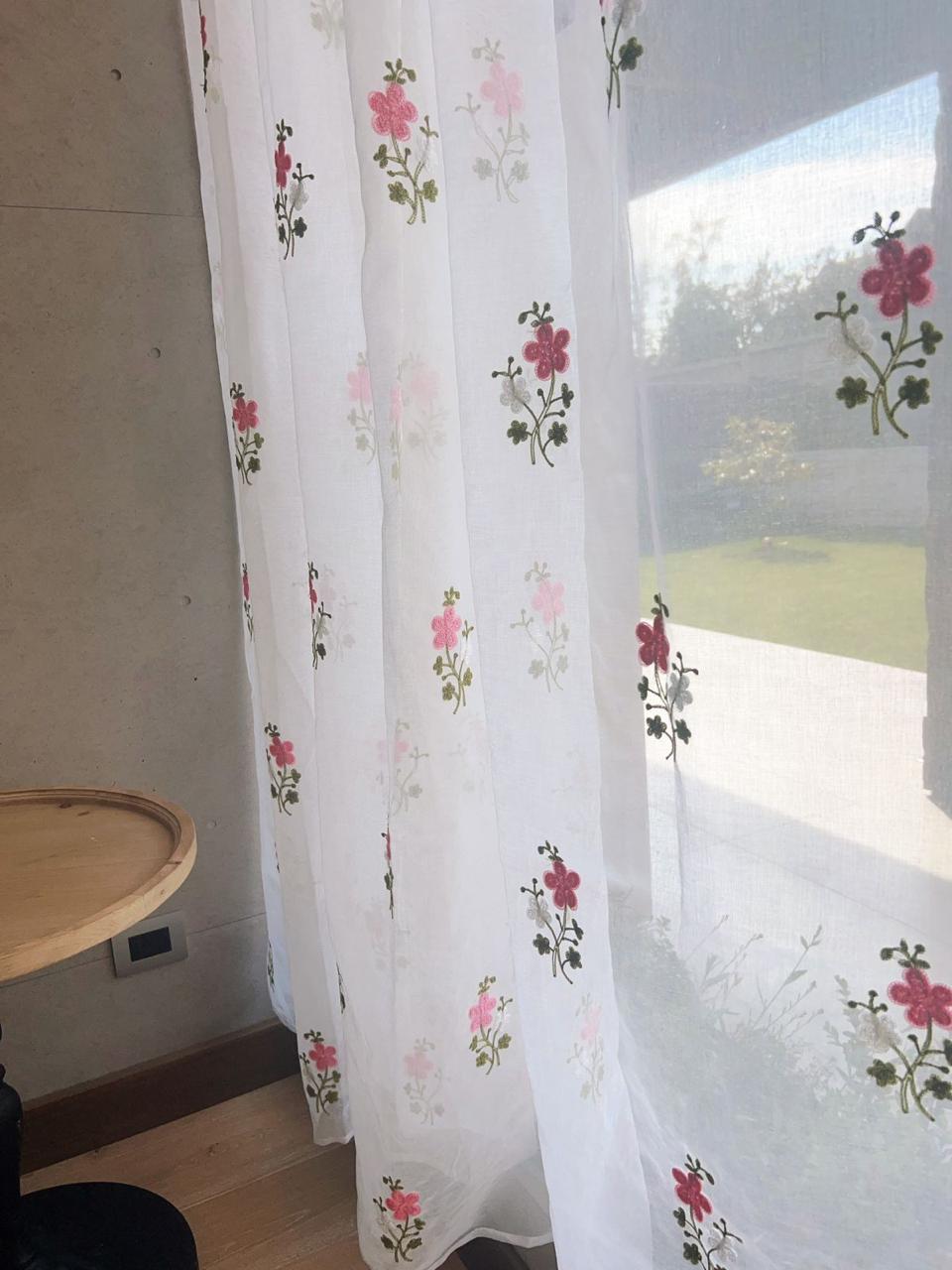 Visillos bordados flores