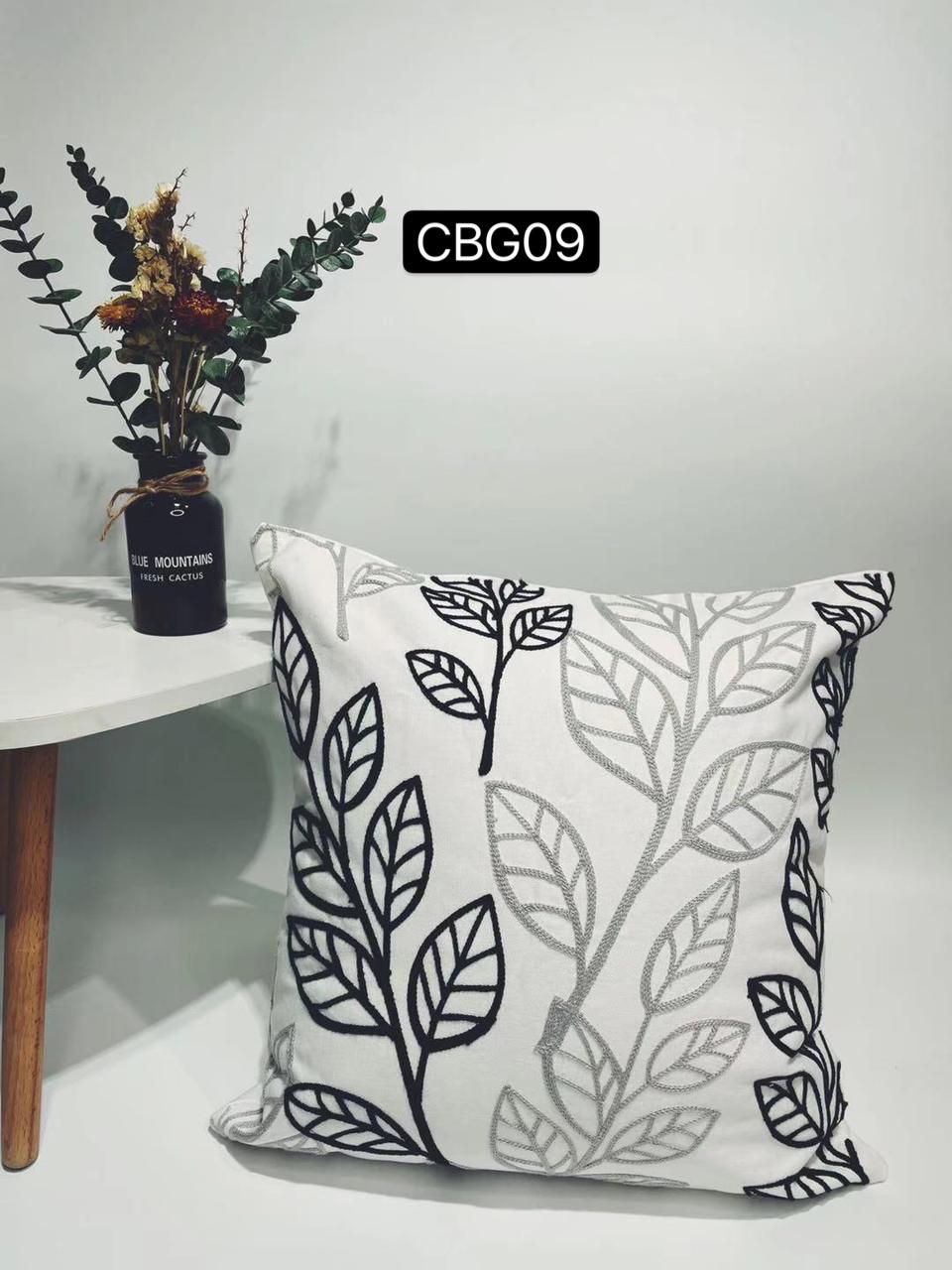 Fundas bordadas de cojines en gris