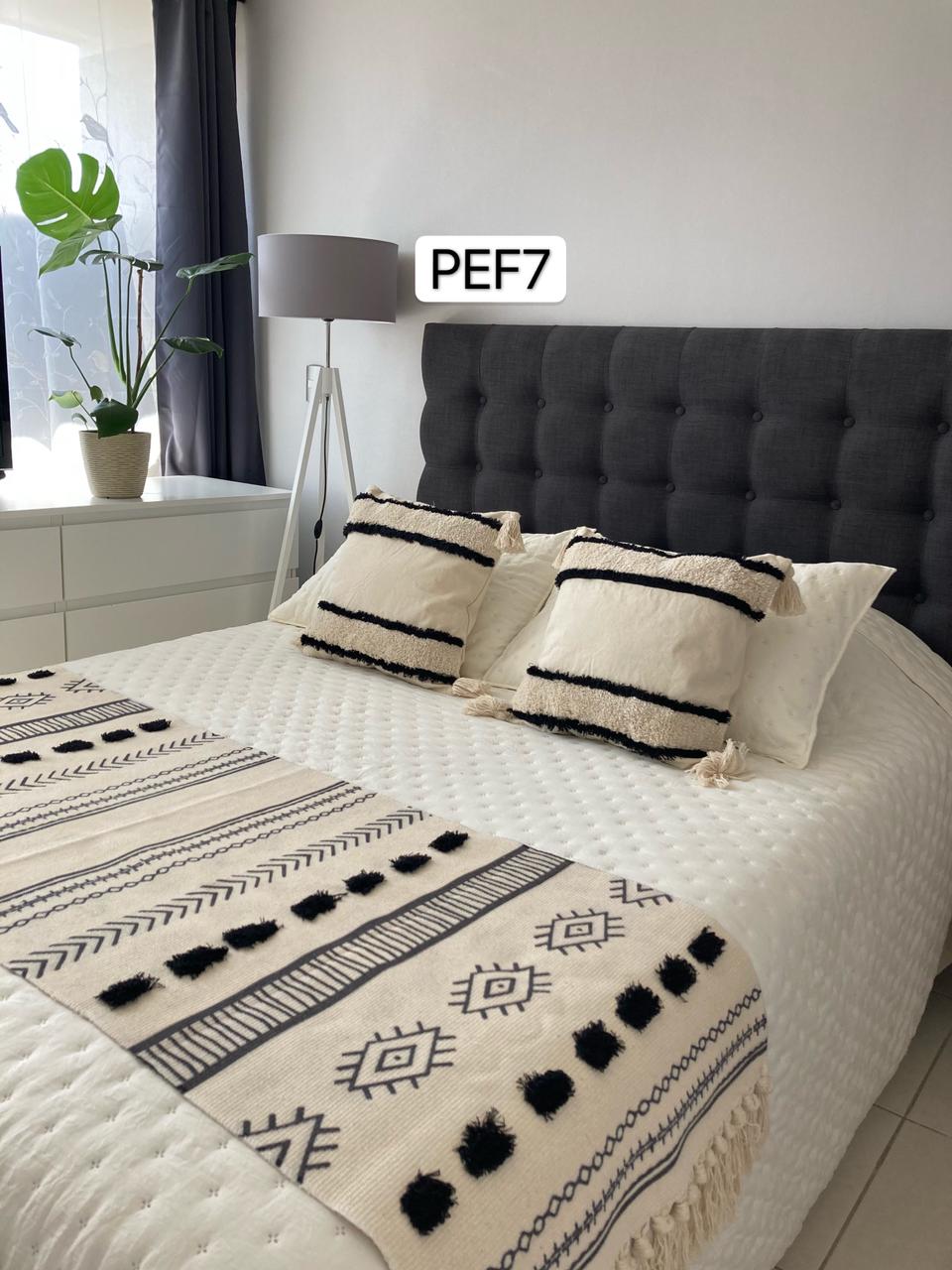 Kilim bordadas con flecos