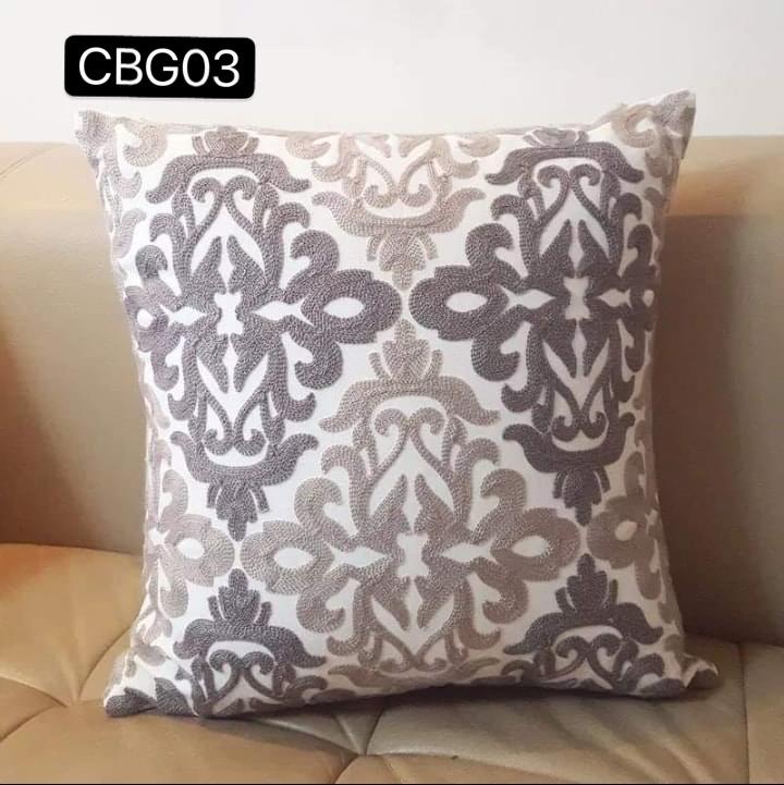 Fundas bordadas de cojines en gris