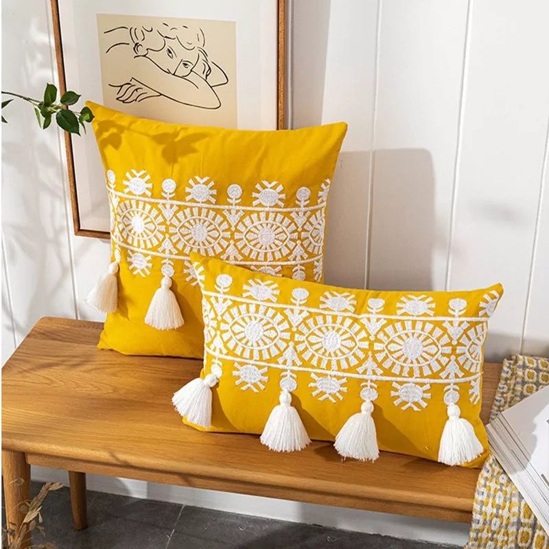 Fundas de cojines bordadas con pom pom