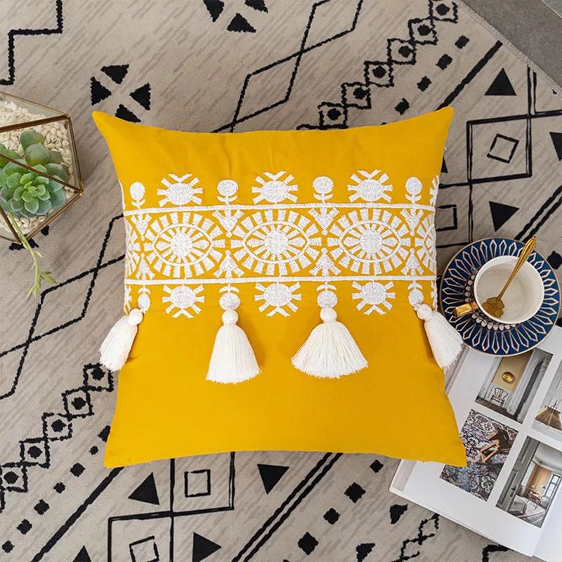 Fundas de cojines bordadas con pom pom