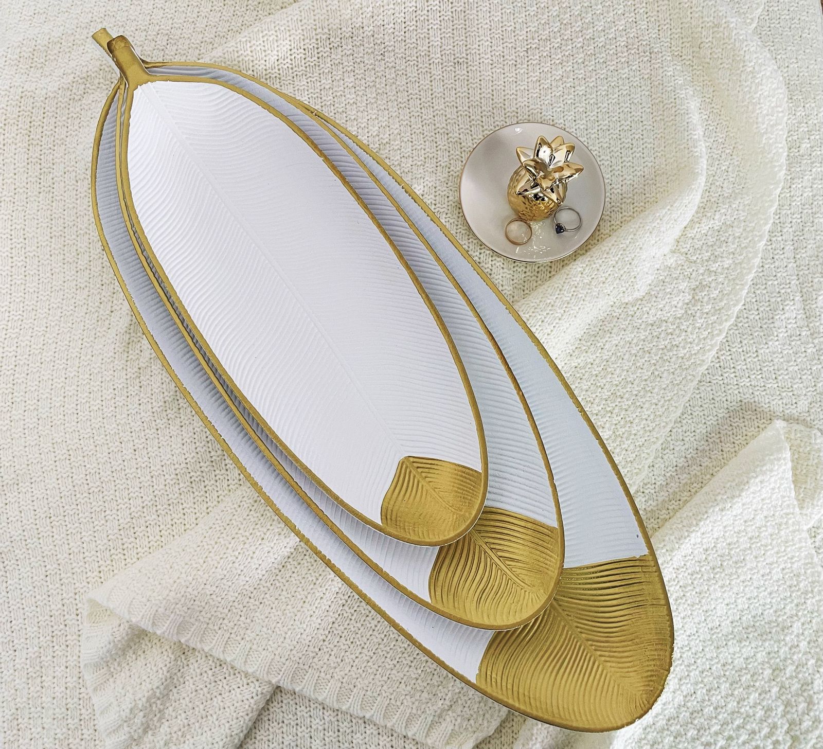 50% descuento, bandejas diseño hoja  blanco con dorada