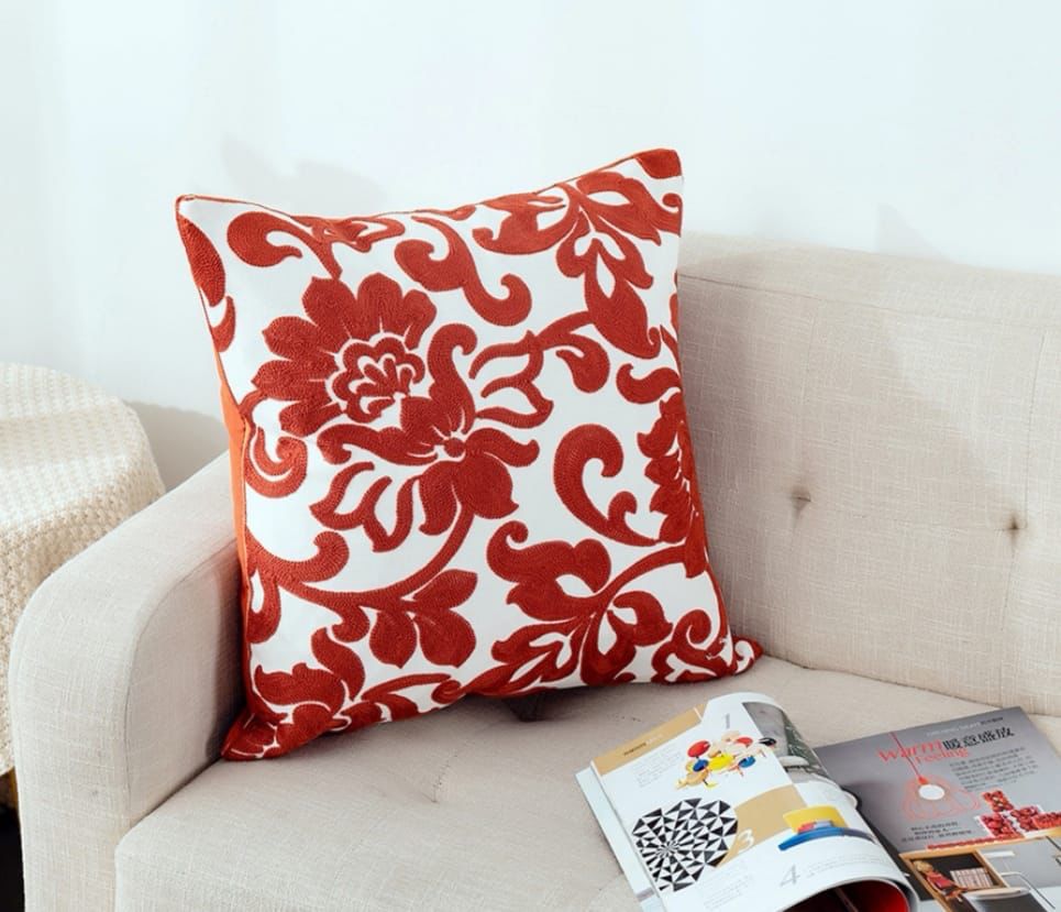 Fundas de cojines bordadas en rojo