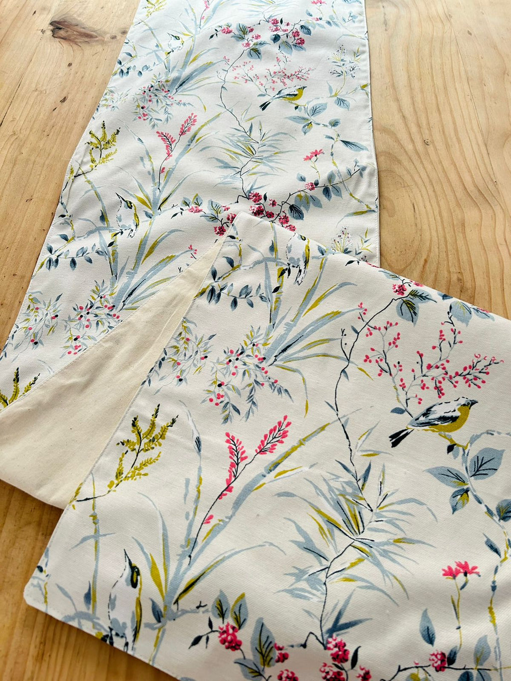 Camino de mesa repelente