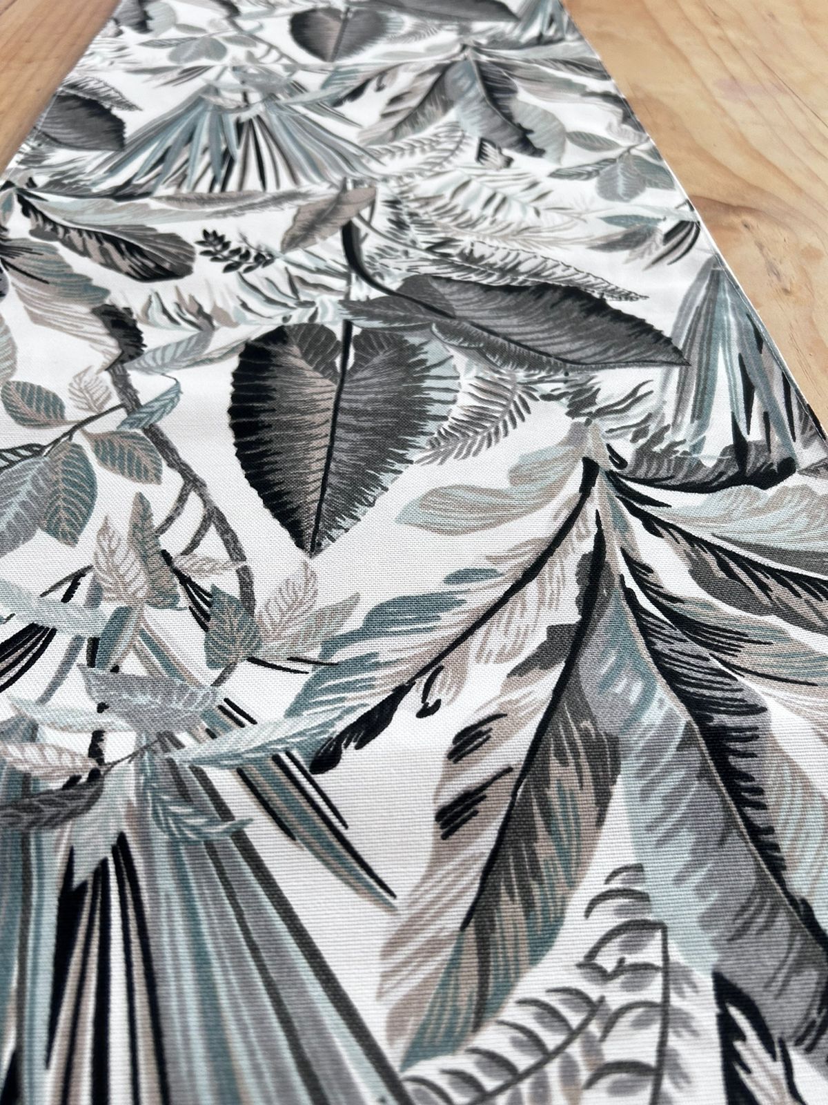 Camino de mesa repelente