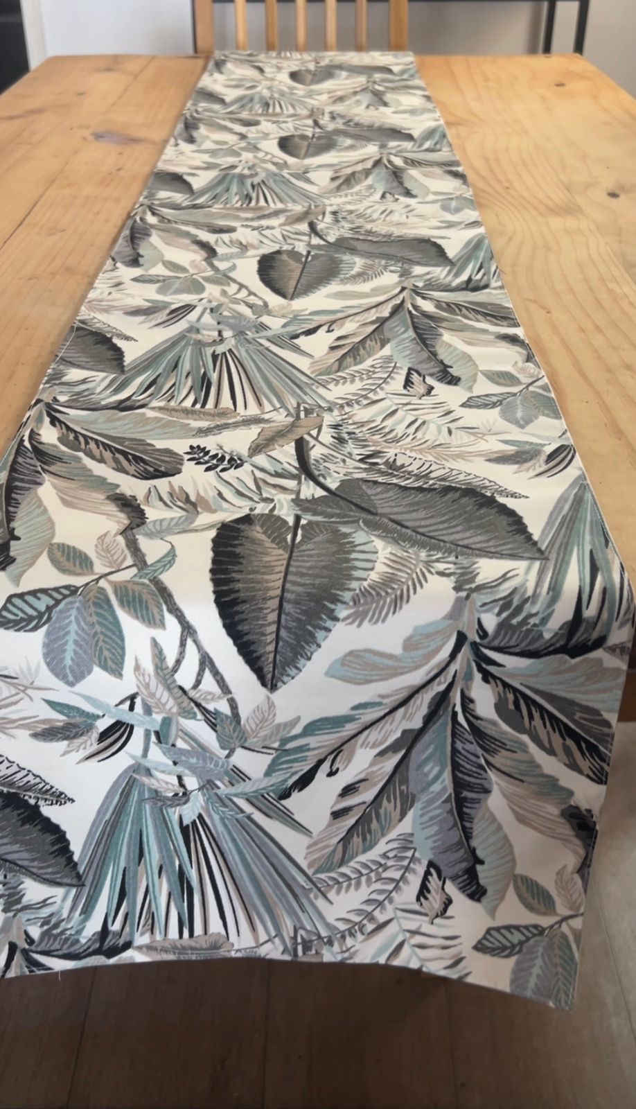 Camino de mesa repelente