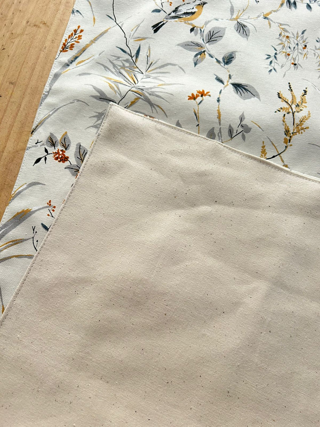 Camino de mesa repelente