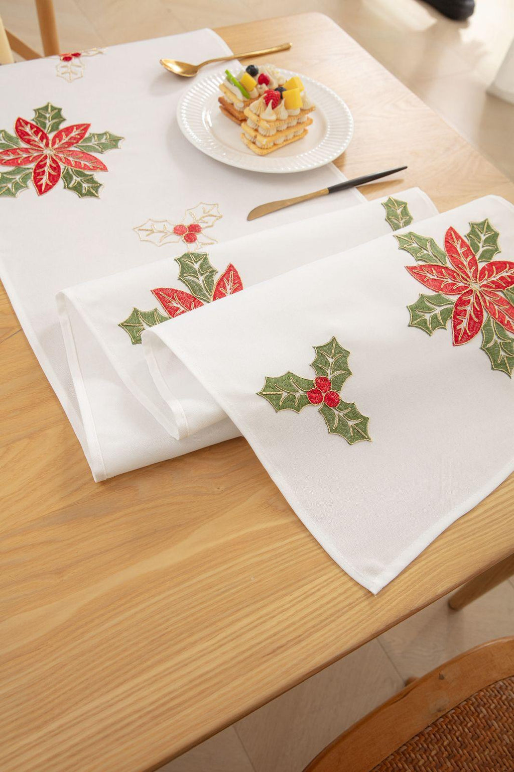 Camino de Mesa Navidad en Lino Bordado – Decoración Premium