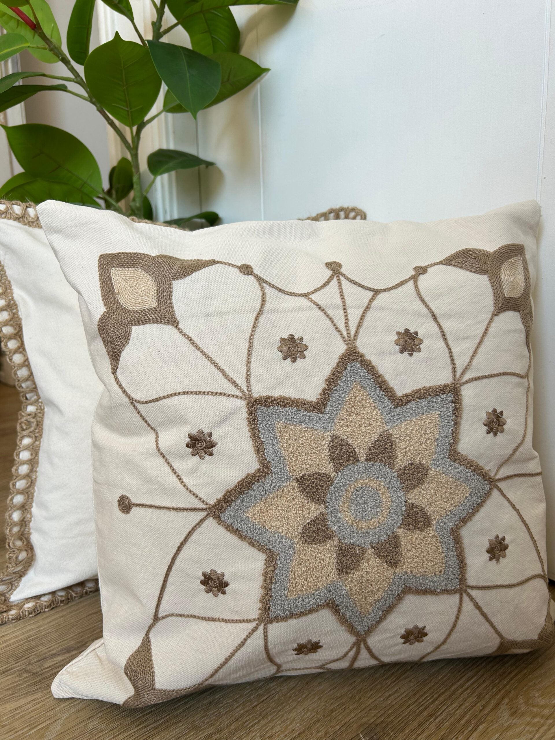 Fundas de cojines bordadas en 45x45cm