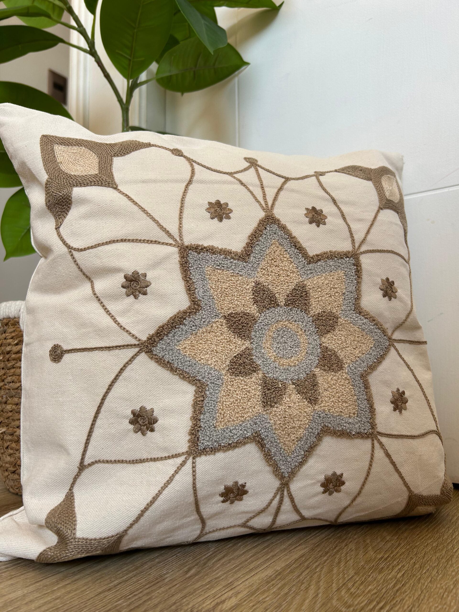 Fundas de cojines bordadas en 45x45cm