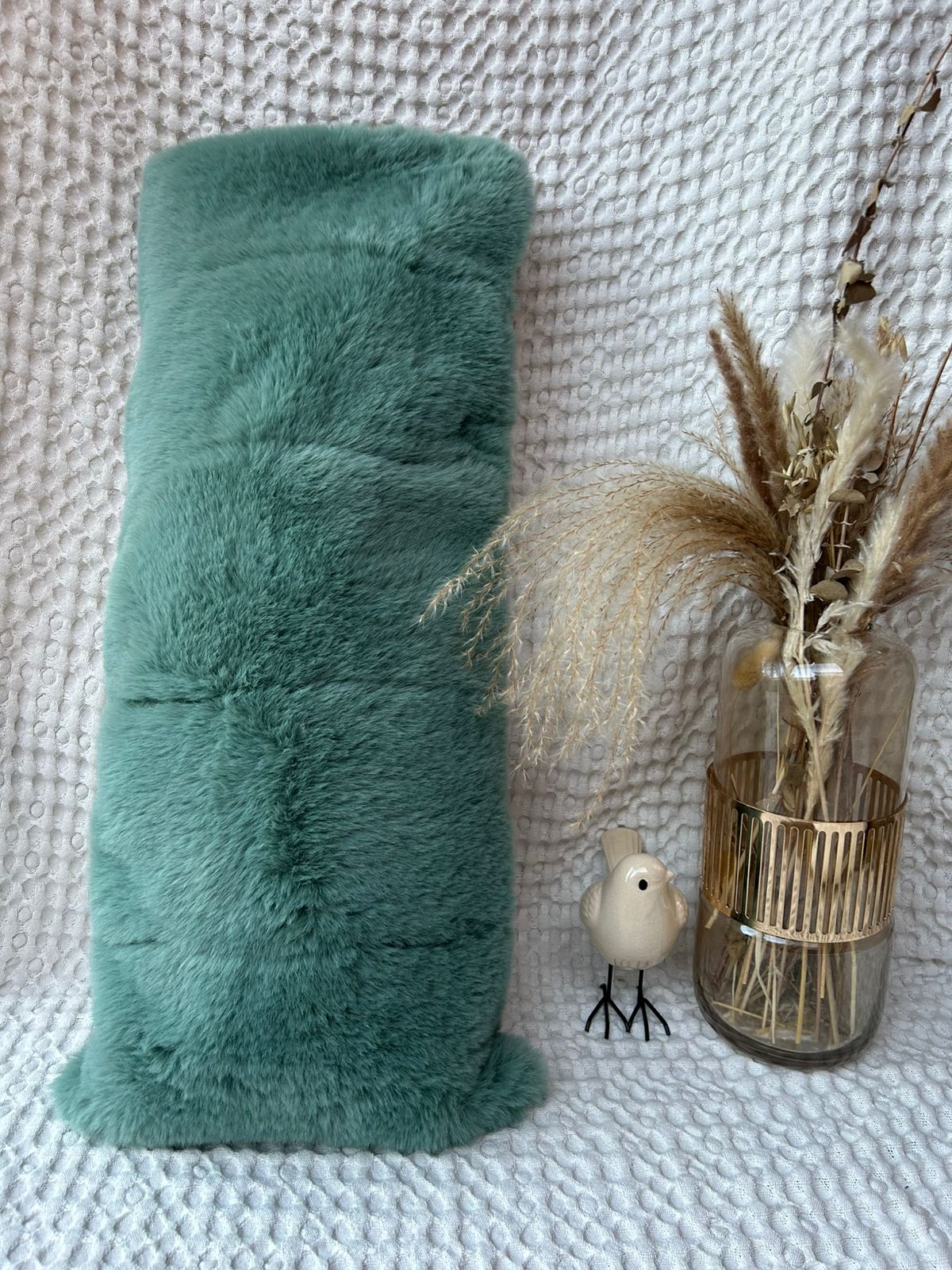 Cojín verde agua  de pelo fino,  rectangular 30 x 70 cm