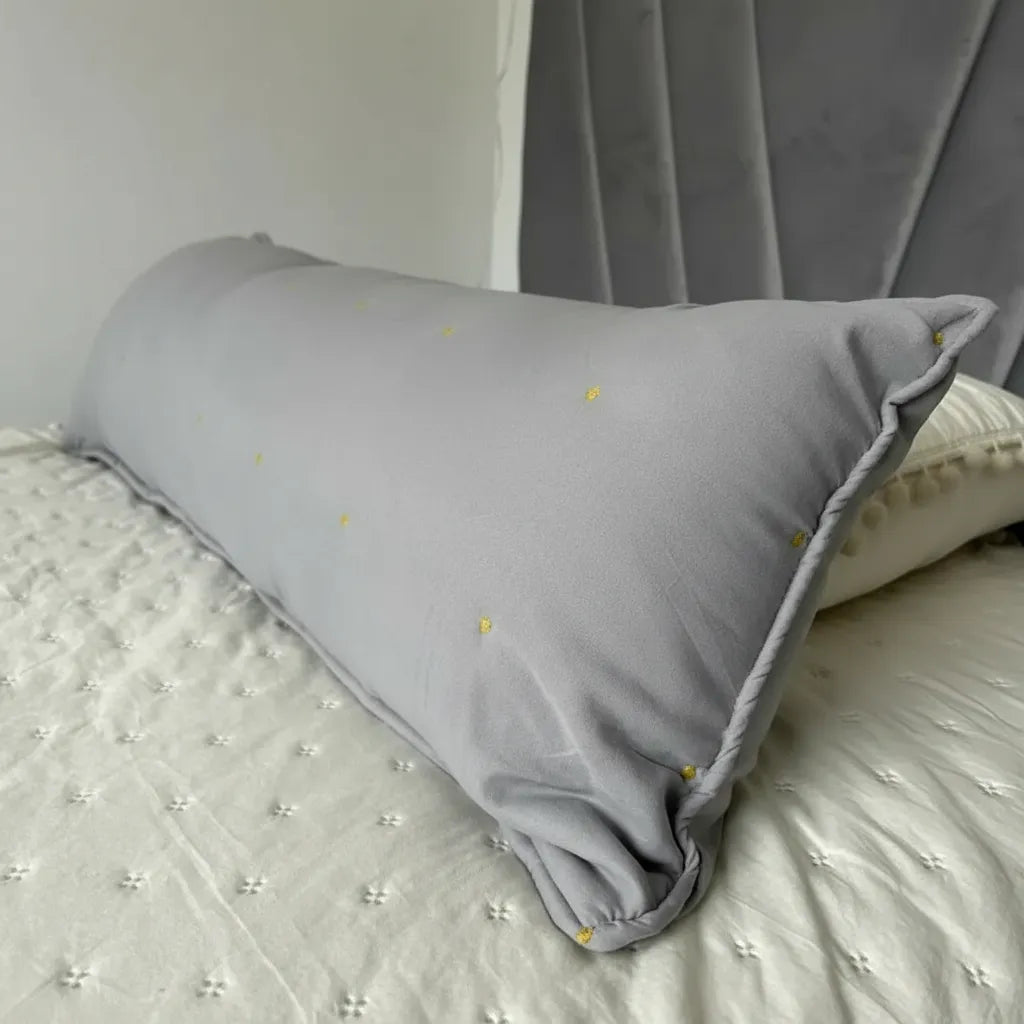 Cojín Bordado Rectangular 30×90 cm – Decorativo, Gris / Mostaza