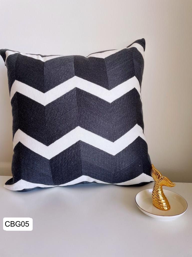 Fundas bordadas de cojines en gris