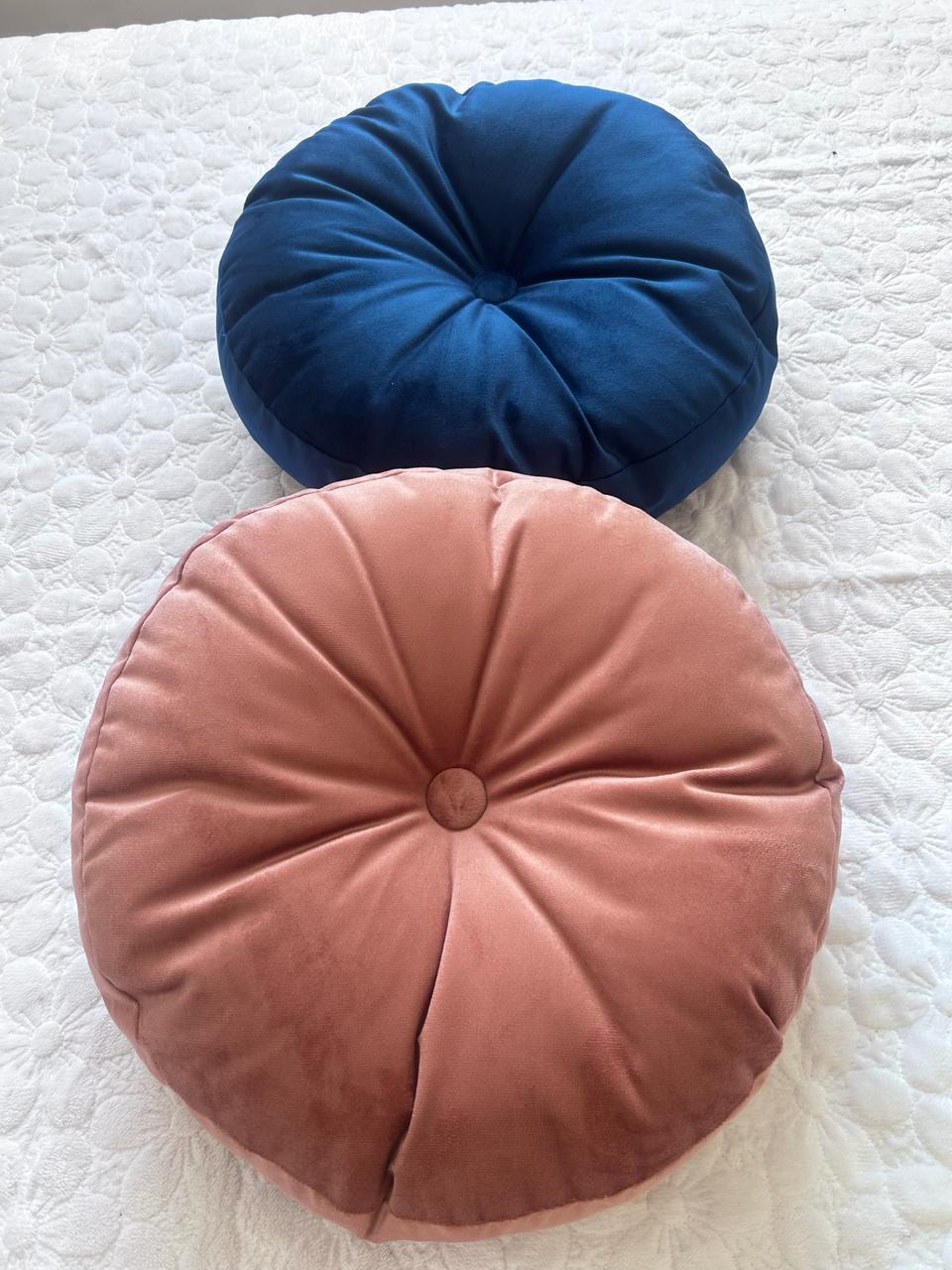 Cojin redondo velvet  con boton