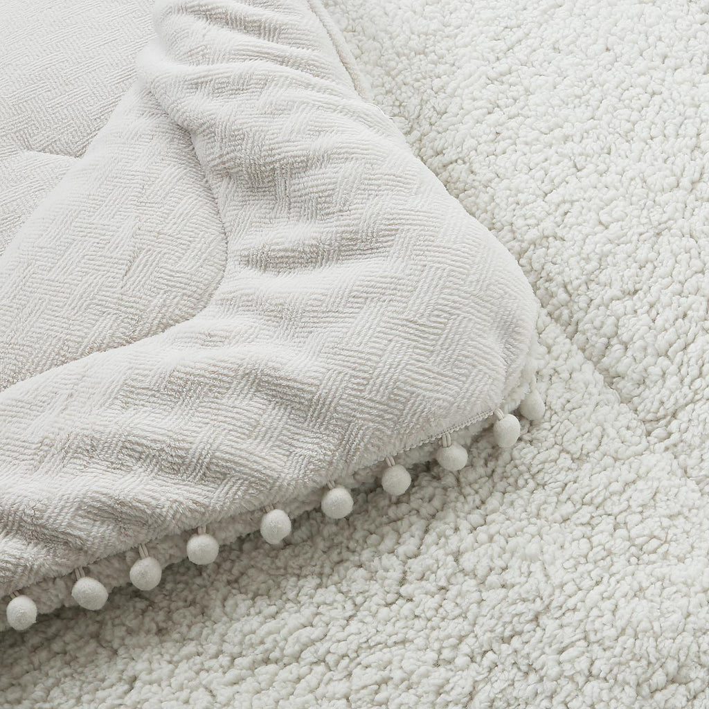 Cubrecamas  pom pom 2 plazas   polar con chiporro