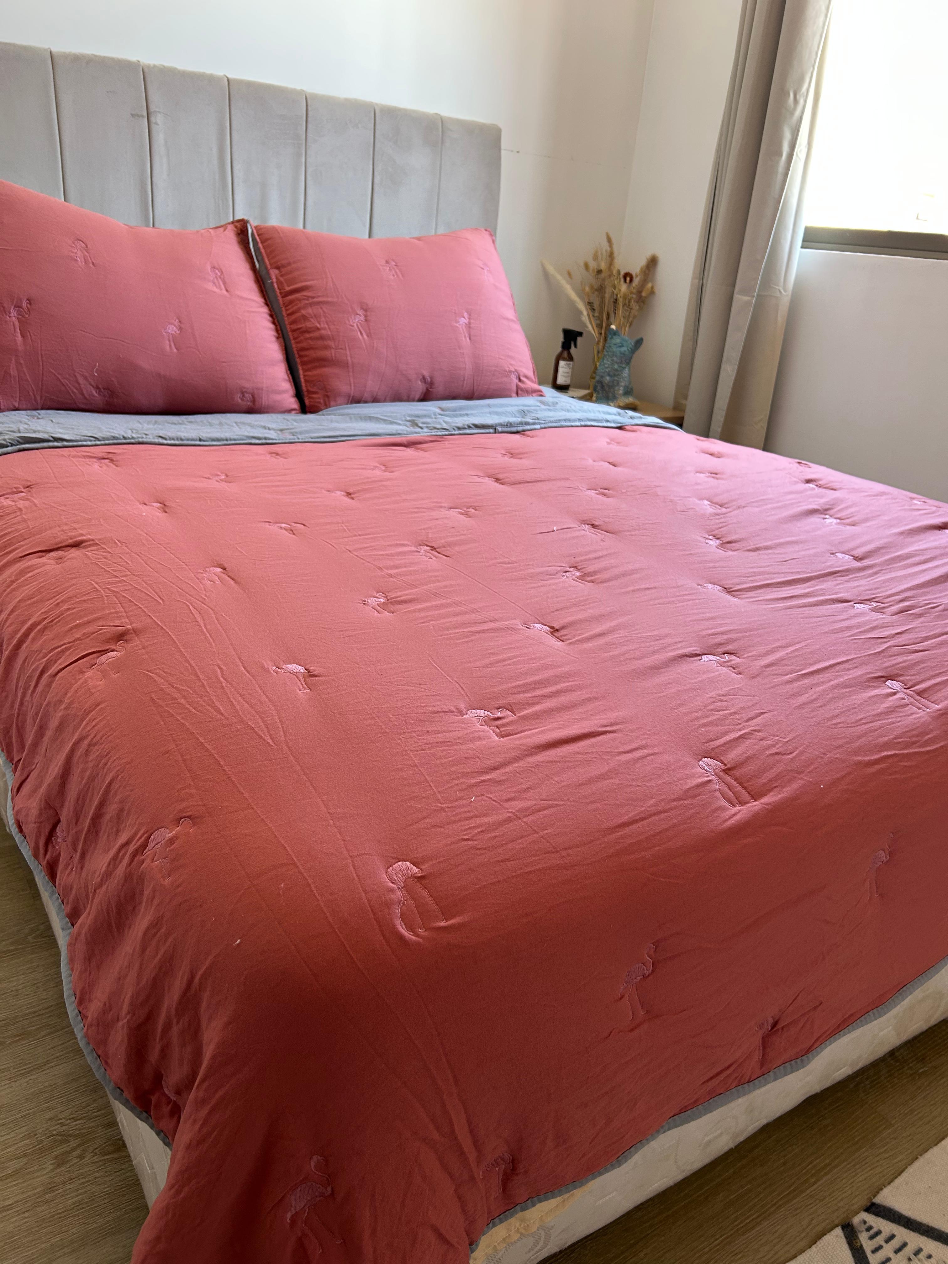 Cubrecama Bordado De Algodón 1.5 Plazas Flamenco Coral