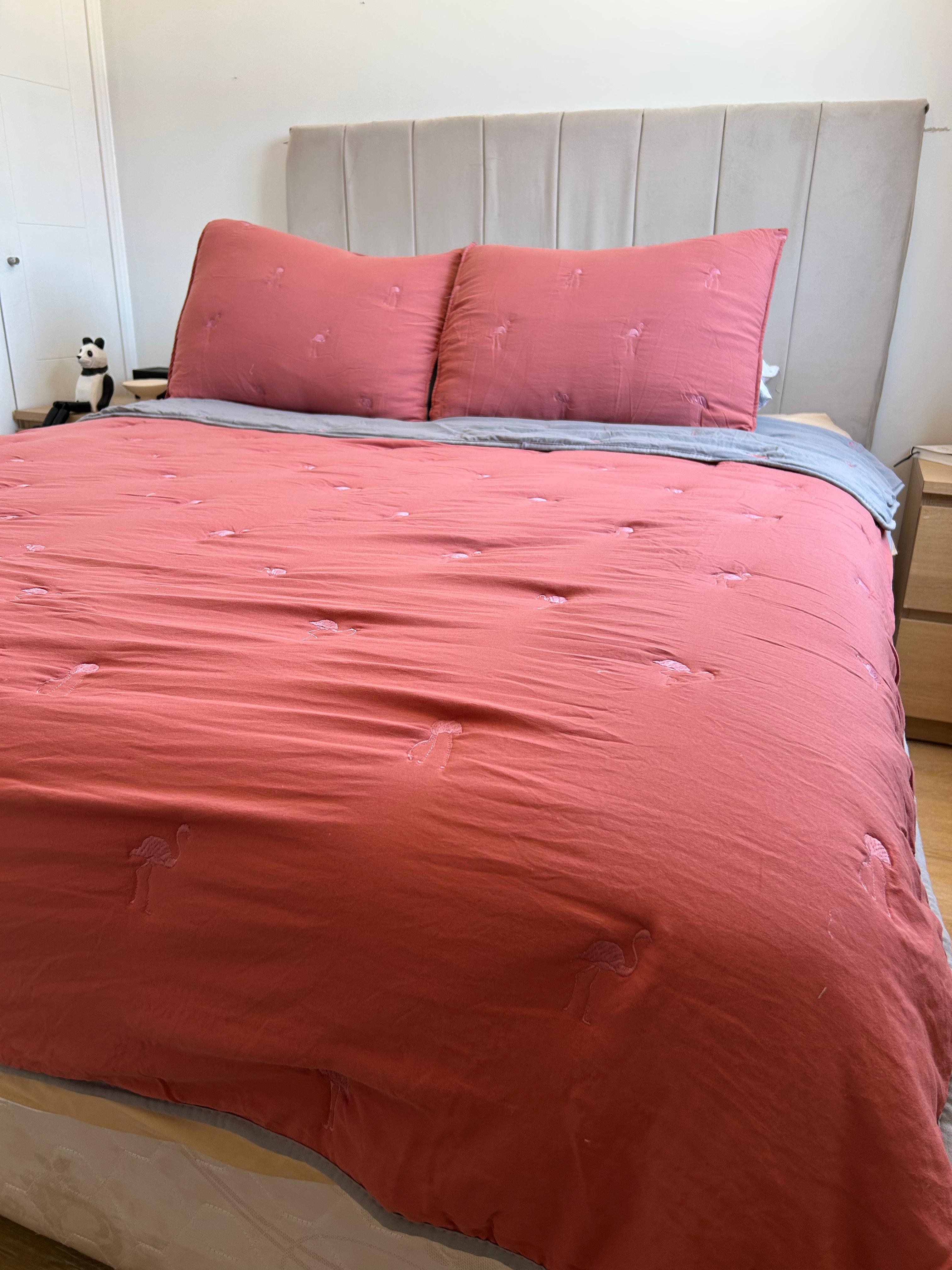 Cubrecama Bordado De Algodón 1.5 Plazas Flamenco Coral