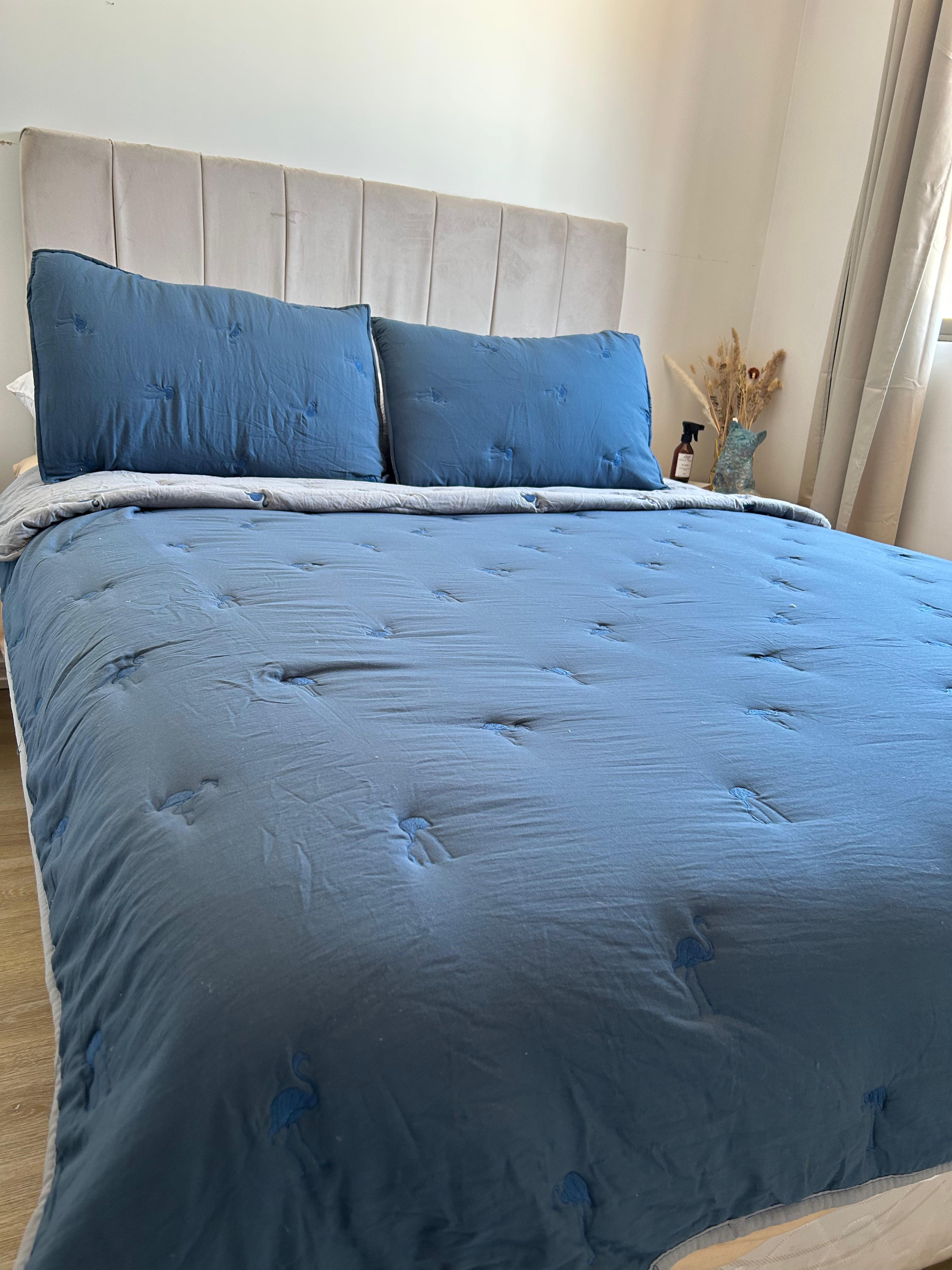Cubrecama Bordado De Algodón 1.5 Plazas, Flamenco Azul