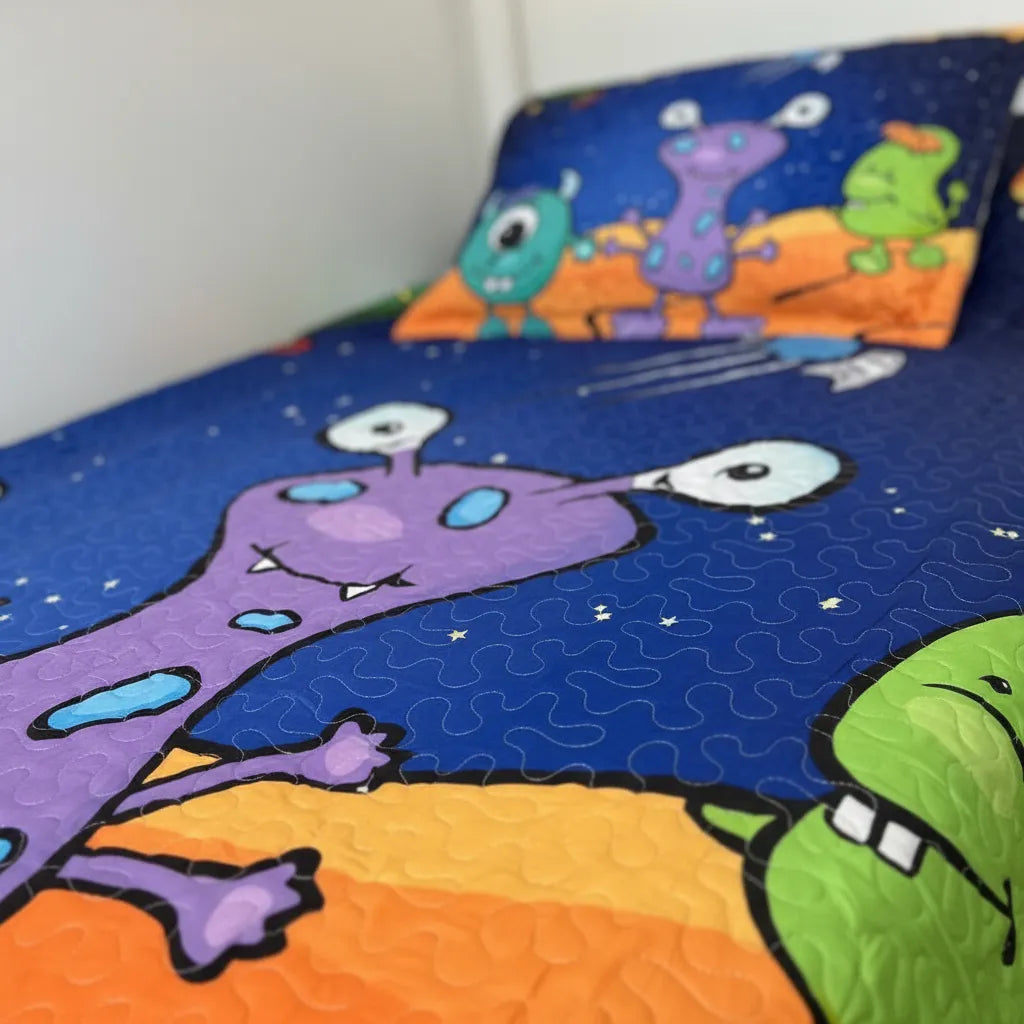 Cubrecama Quilt 1.5 Plazas Infantil Monstruos Del Espacio
