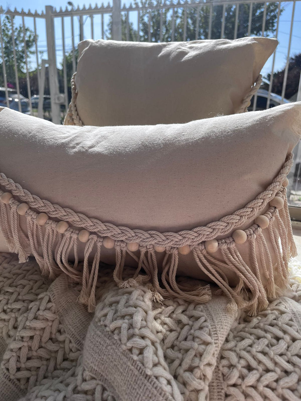 Fundas diseño macramé con cuentas de madera