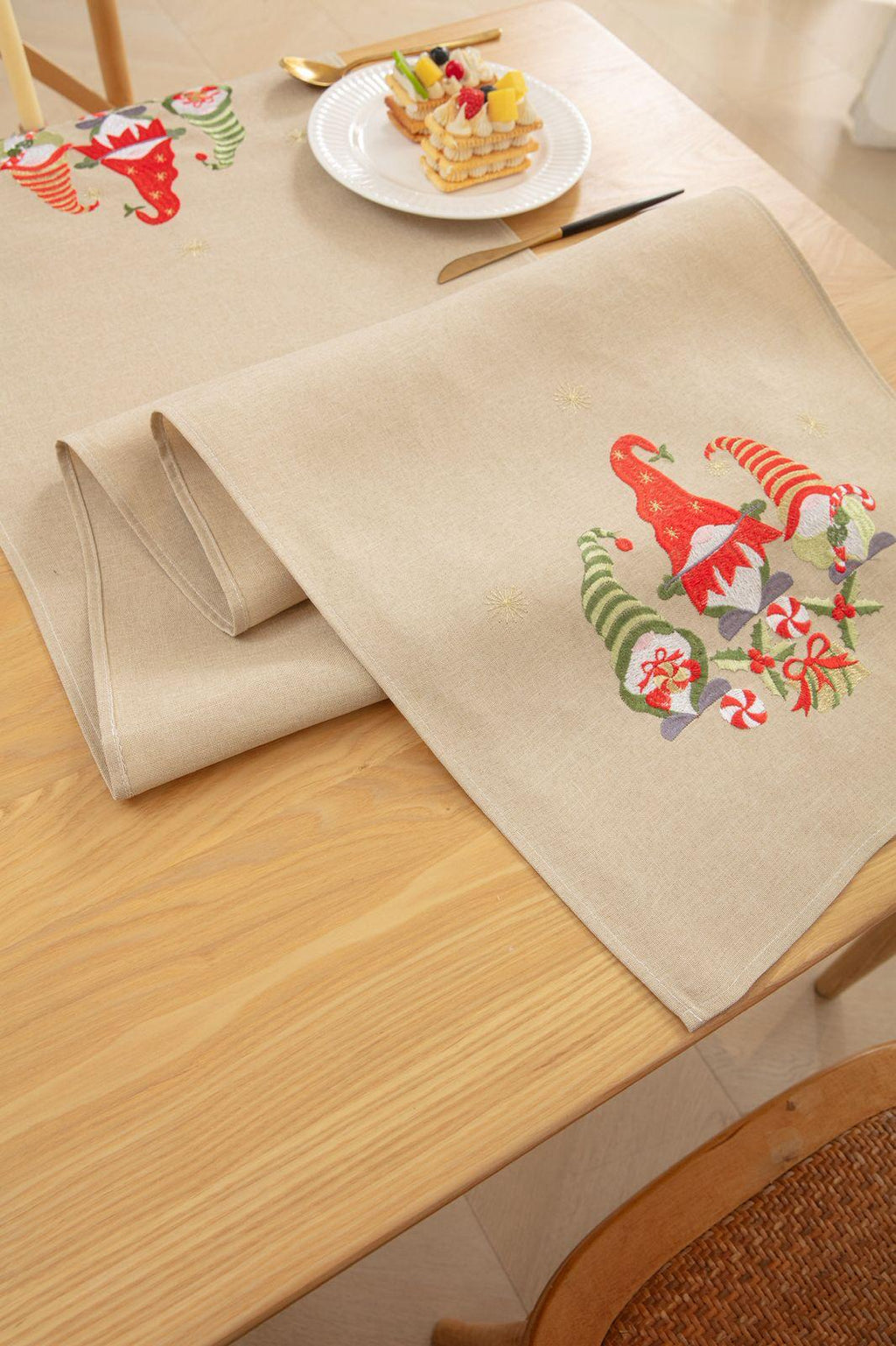 Camino de Mesa Navidad en Lino Bordado, nomo – Decoración Premium