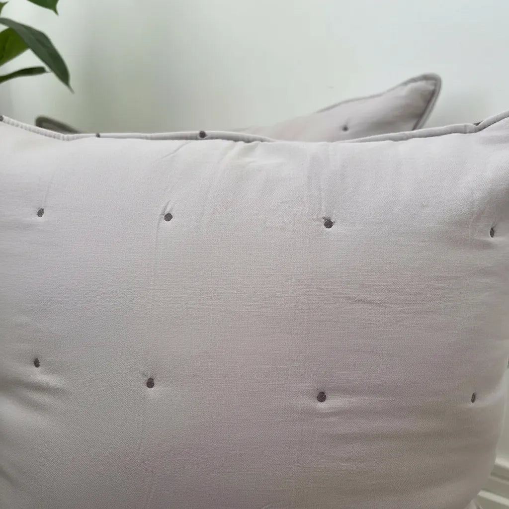 Cojin  Bordado 60×60 Cm · Algodón · Lavanda suave