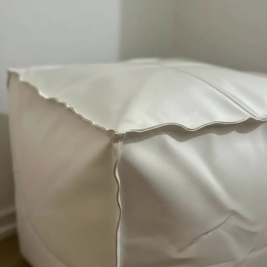 Pouf Cuadrado de Ecocuero  blanco  45x45 cm – Asiento Decorativo Moderno para Living, Dormitorio o Sala (Copia)