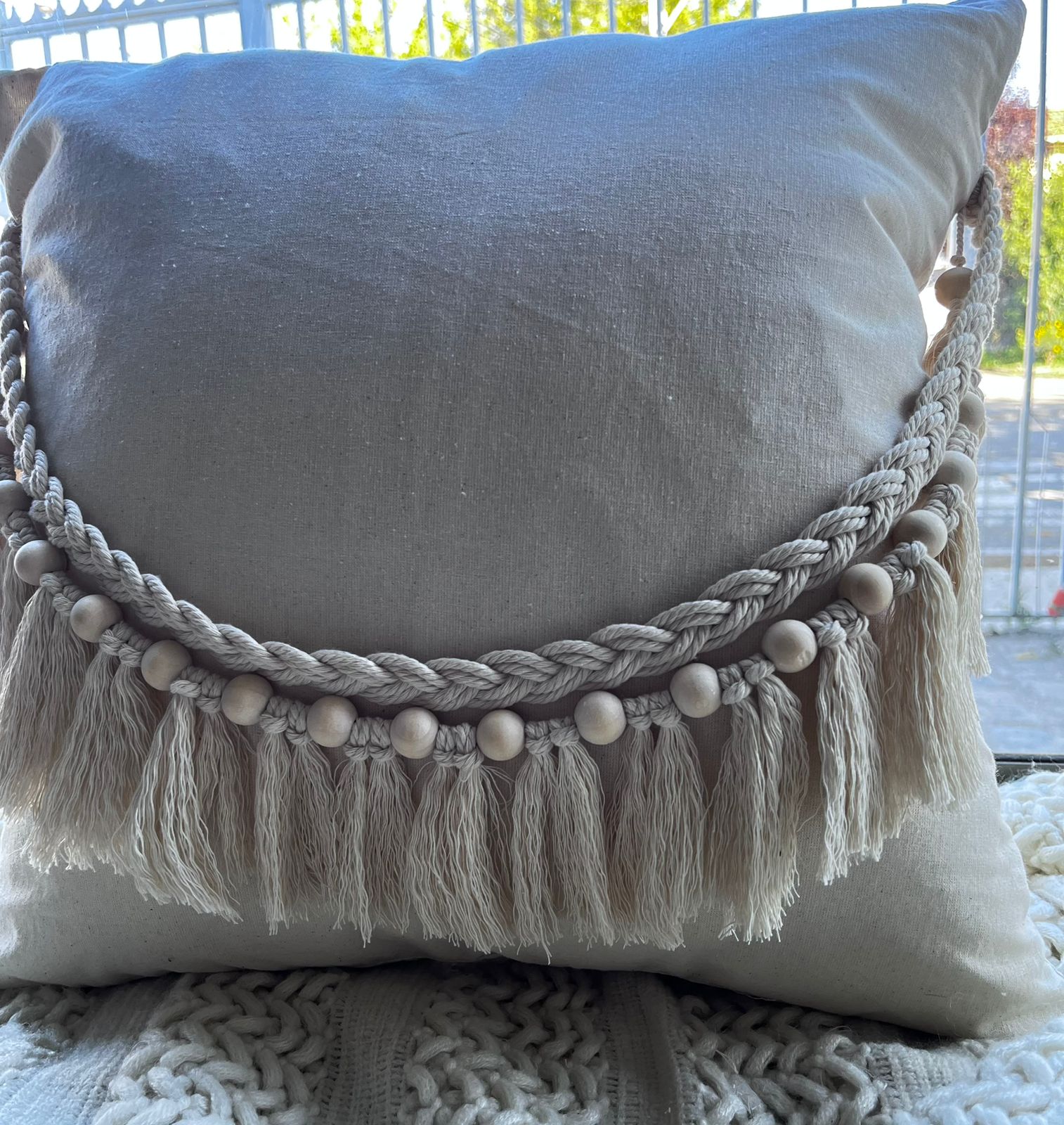 Fundas diseño macramé con cuentas de madera