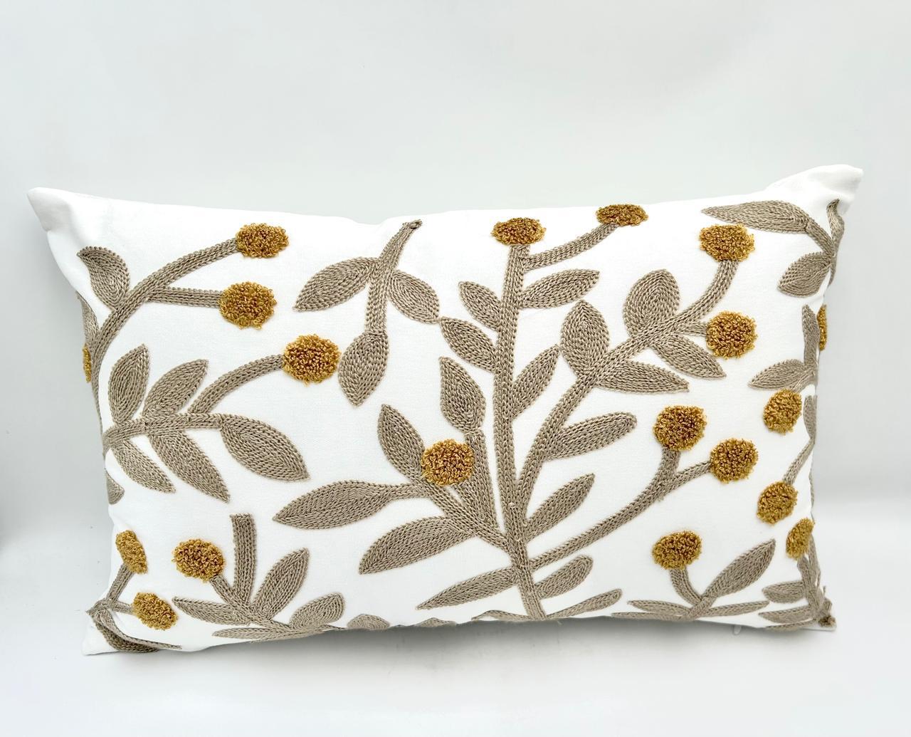 Fundas de cojines bordadas en 45x45cm y 30x50cm