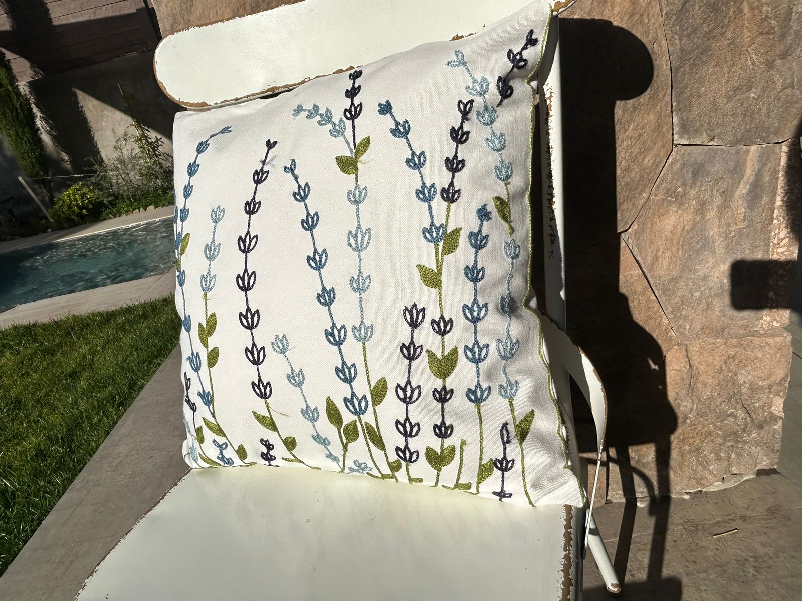 Fundas de cojines bordadas en 45x45cm y 30x50cm