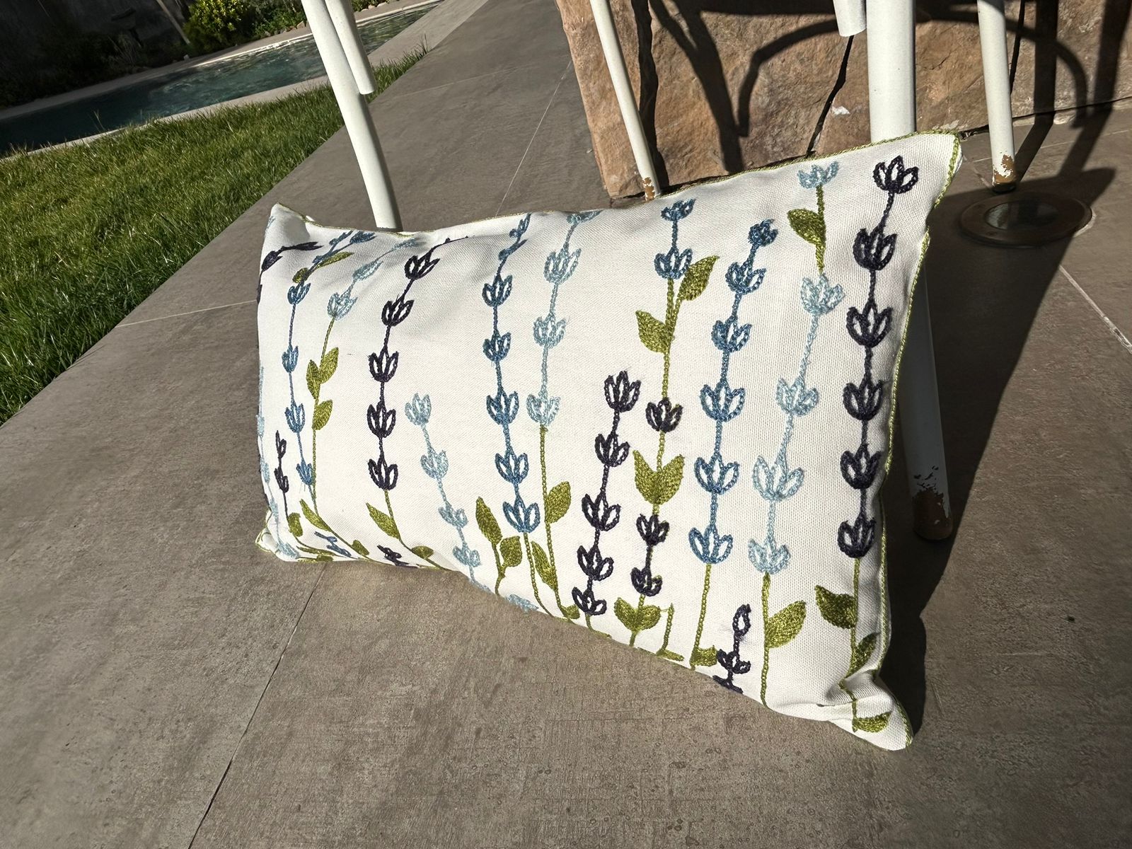 Fundas de cojines bordadas en 45x45cm y 30x50cm