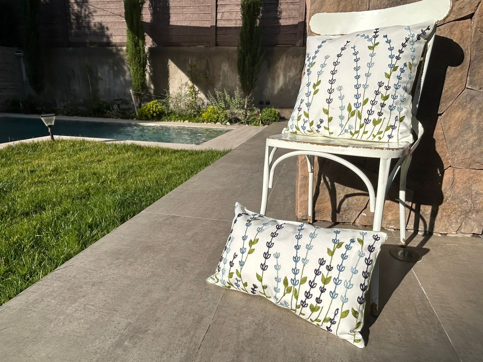 Fundas de cojines bordadas en 45x45cm y 30x50cm