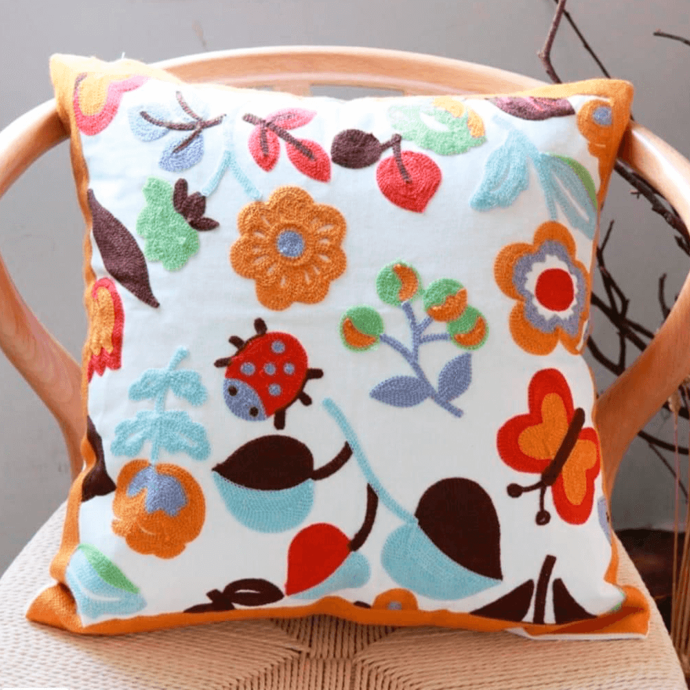 Fundas de cojines con flores bordadas