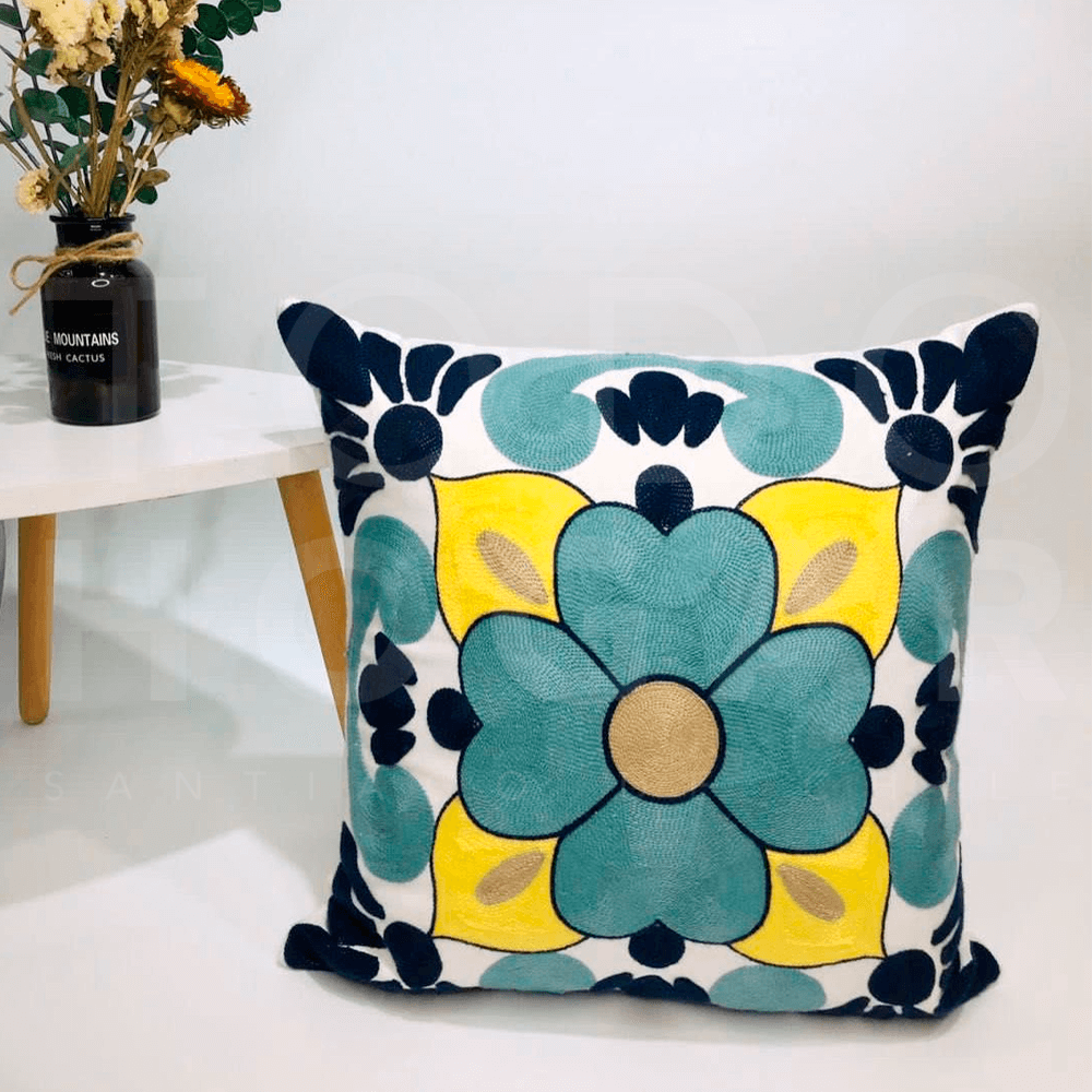 Fundas de cojines con flores bordadas