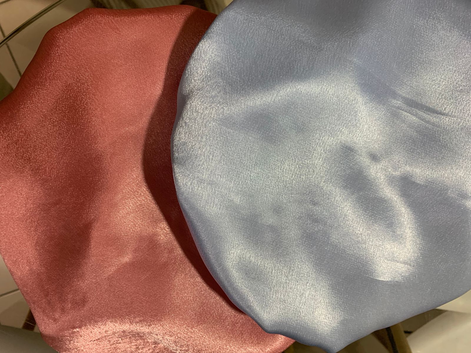 Gorro de satin bicolor