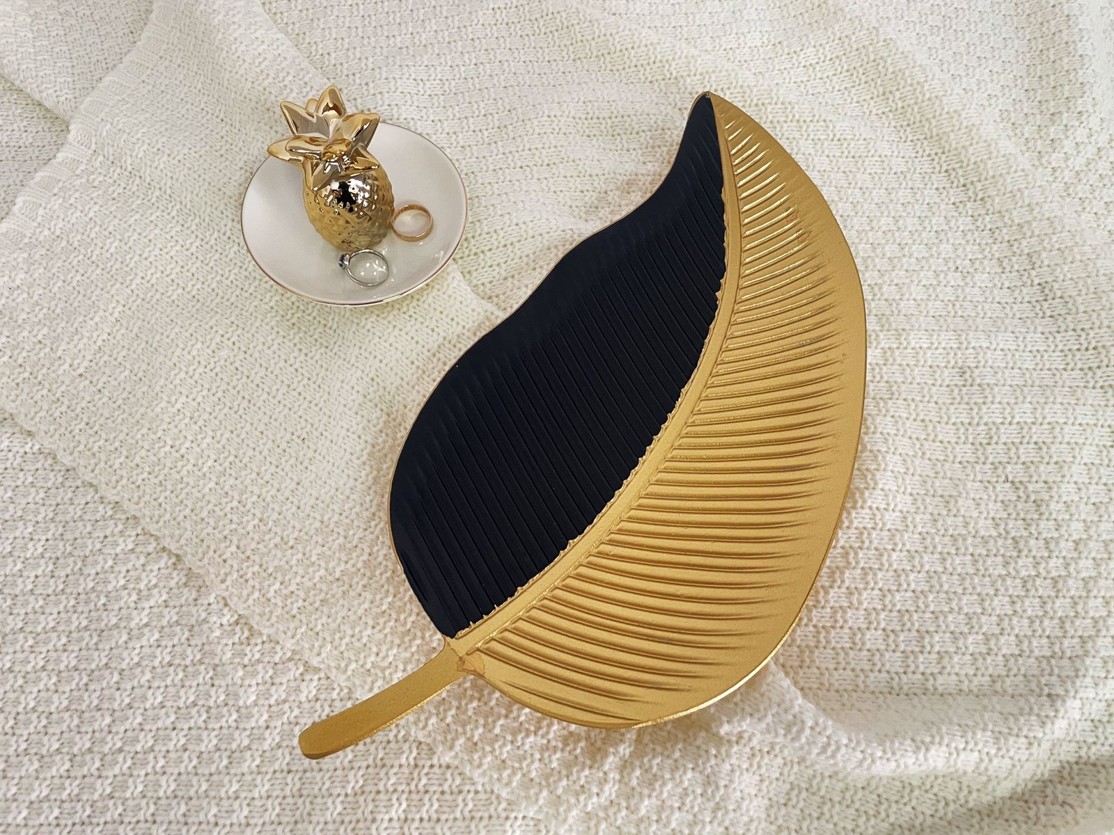 Bandeja diseño hoja negro con dorado
